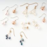 AN ASSORTED LOT OF PEARL EARRINGS comprising of two pairs of pearl stud earrings, a pair of black