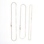 AN ASSORTED LOT OF GOLD CHAIN NECKLACES comprising of three gold chain necklaces, two stamped 14K,