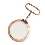 AN ANTIQUE GOLD MAGNIFYING GLASS in 9ct gold, the circular magnifying lens within a plain gold