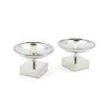 LESLIE GORDON DURBIN: A PAIR OF SILVER CANDLESTICKS, LONDON 1966 formed of circular bowls centring