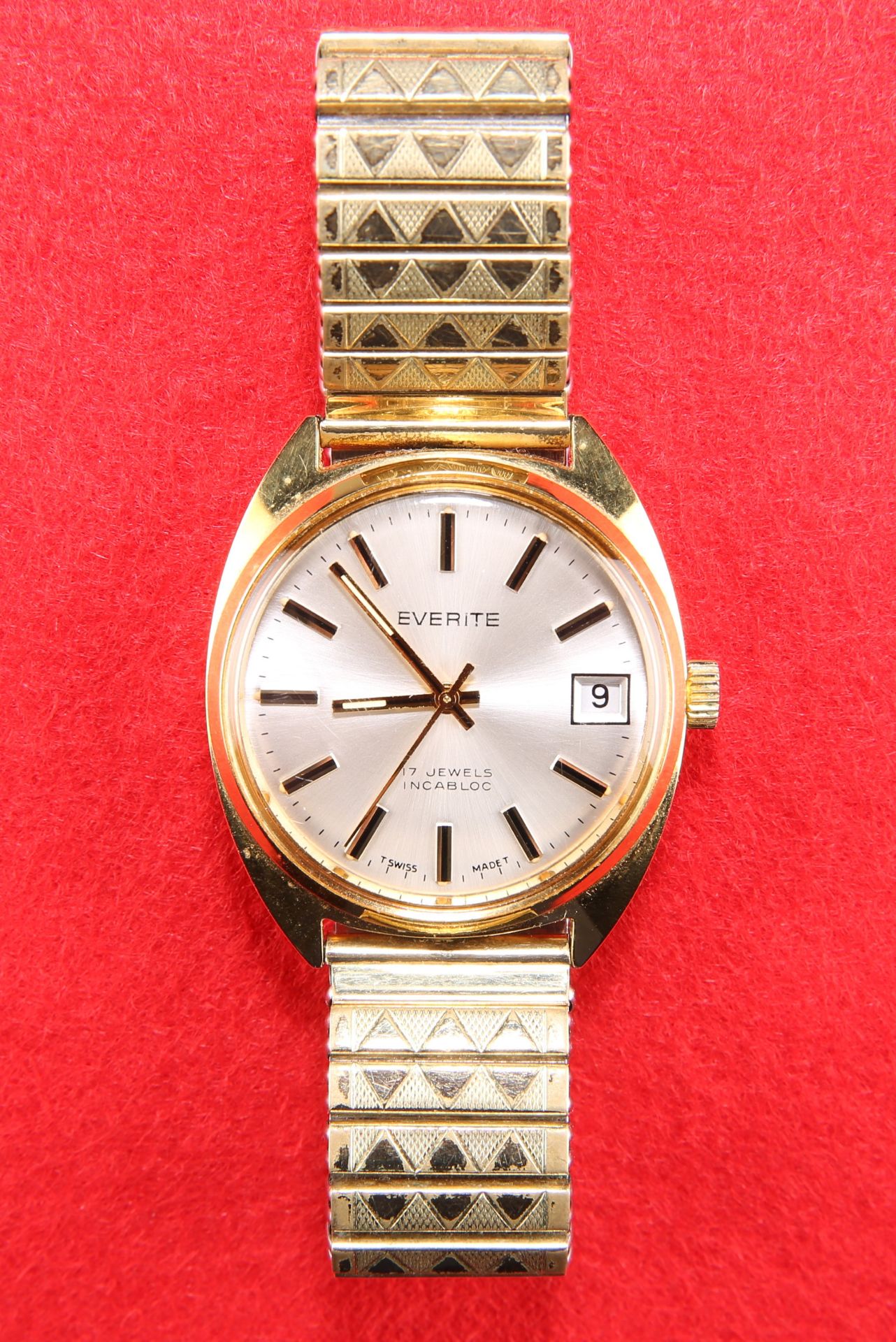 A GENTS GOLD PLATED EVERITE BRACELET WATCH