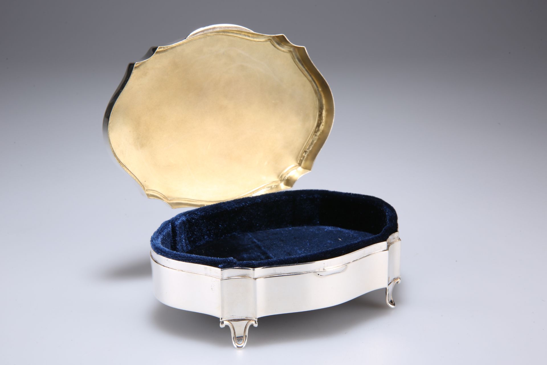 A GEORGE V SILVER JEWEL BOX - Image 2 of 3