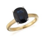 AN 18CT GOLD SAPPHIRE RING