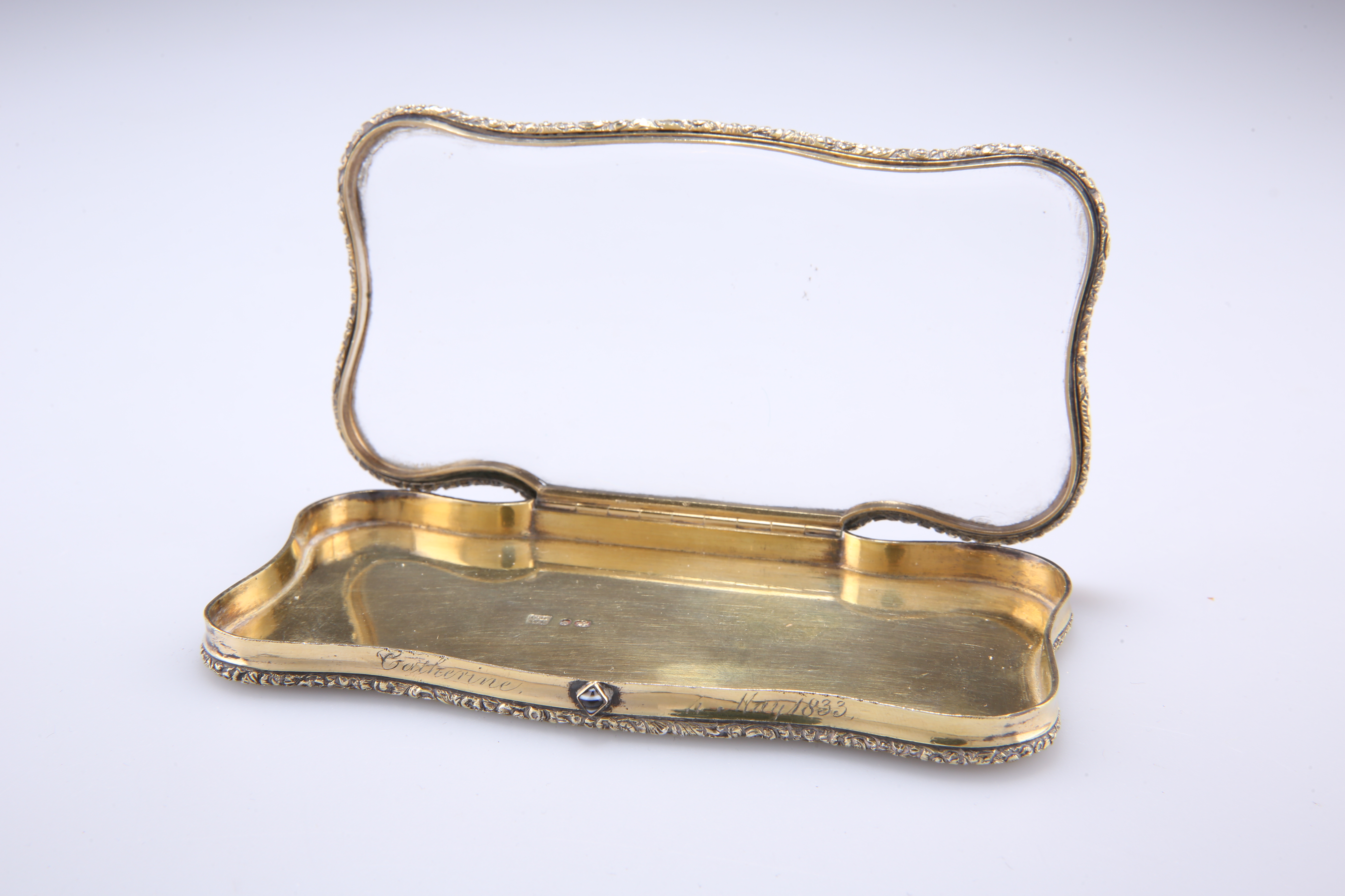 A FINE WILLIAM IV SILVER-GILT AND GLASS SNUFF BOX - Image 2 of 4