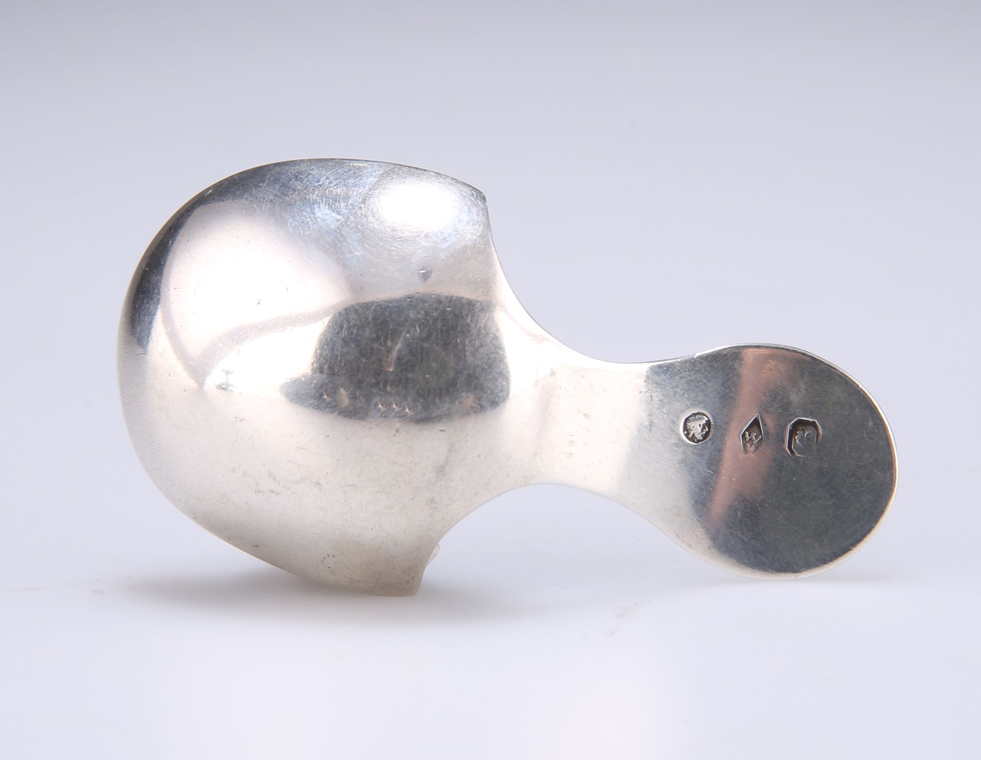 A FRENCH SILVER CADDY SPOON, EARLY 19TH CENTURY - Image 2 of 2