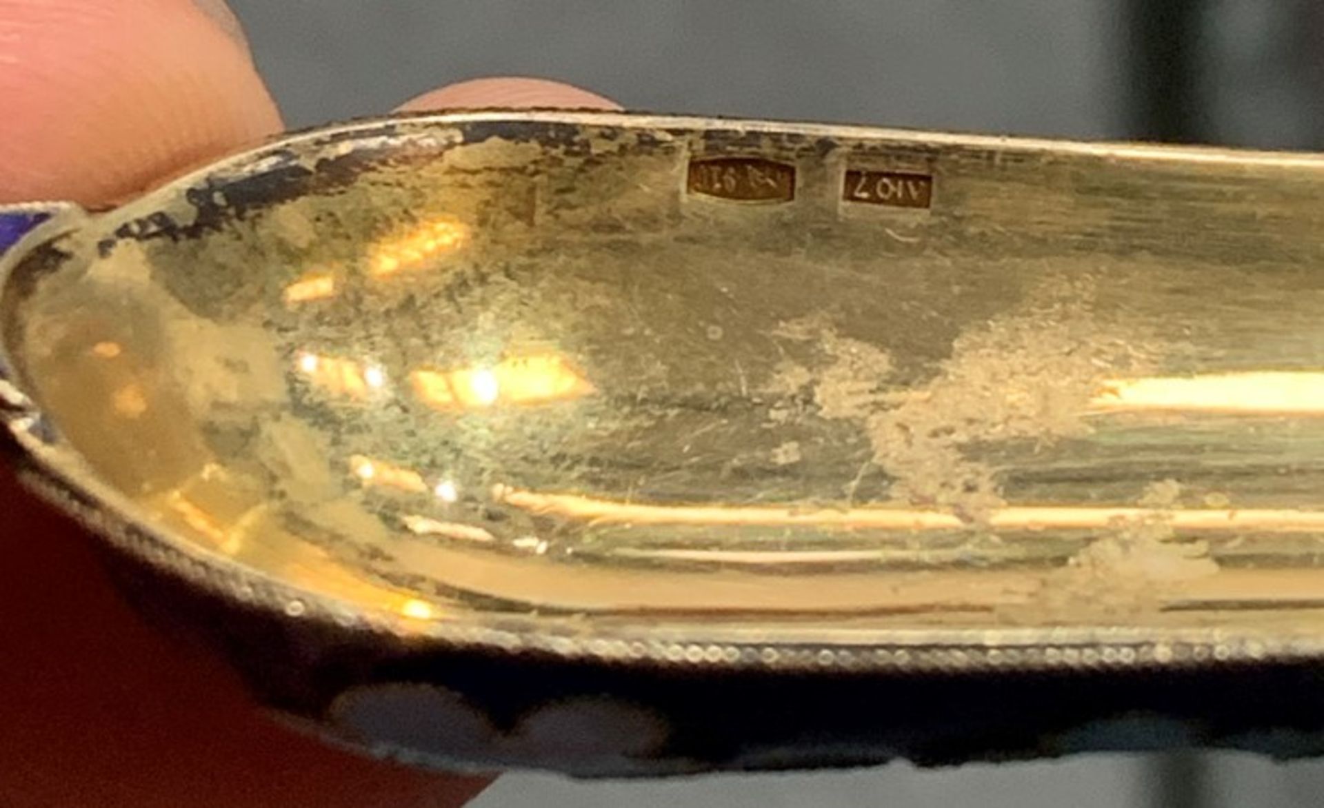 A RUSSIAN SILVER GILT AND ENAMEL PRESERVE DISH AND SPOON - Image 3 of 3