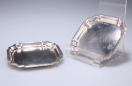 A PAIR OF GEORGE VI SILVER PIN DISHES