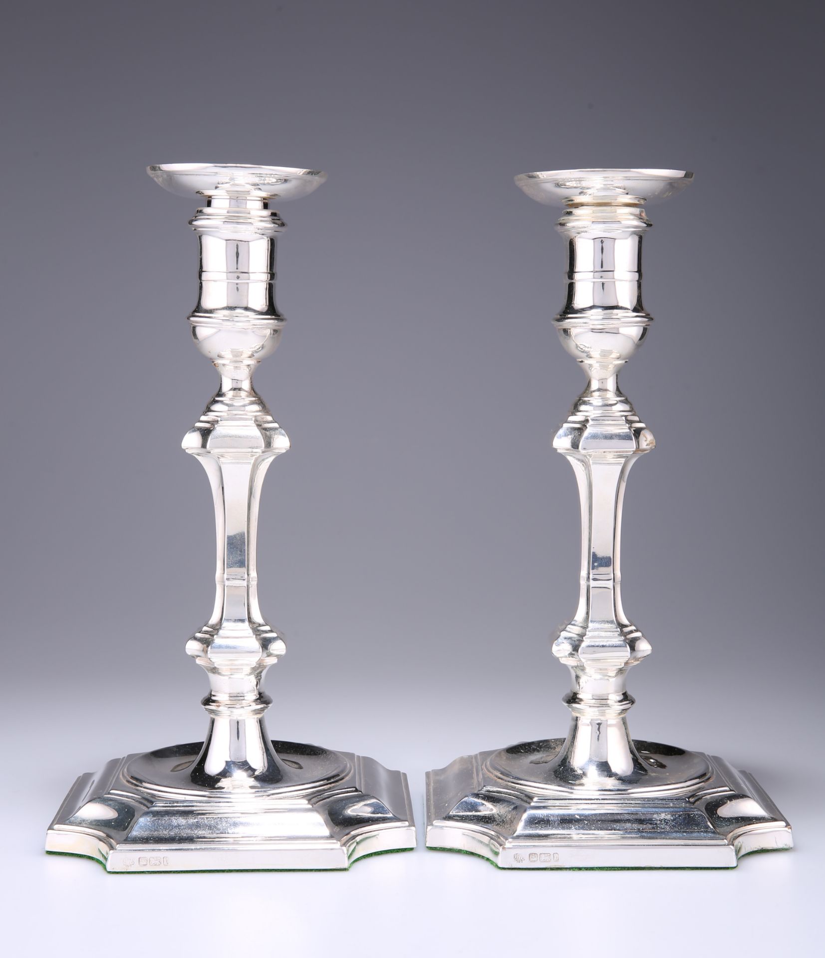 A PAIR OF EDWARDIAN SILVER CANDLESTICKS