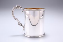 A VICTORIAN SILVER MUG