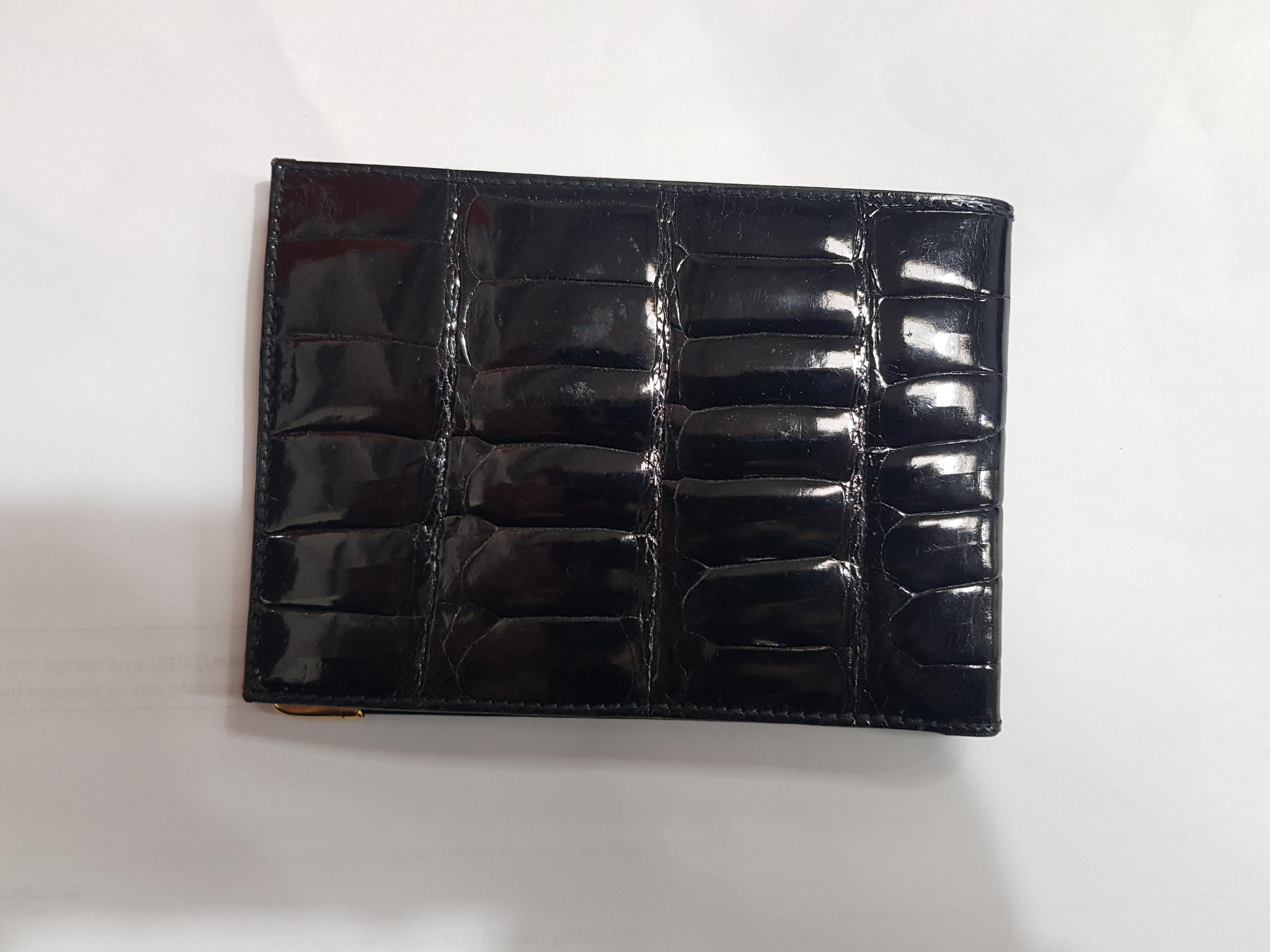 A GUCCI BLACK CROCODILE LEATHER WALLET - Image 4 of 4