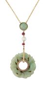 AN EARLY 20TH CENTURY JADE, RUBY AND PEARL PENDANT ON CHAIN