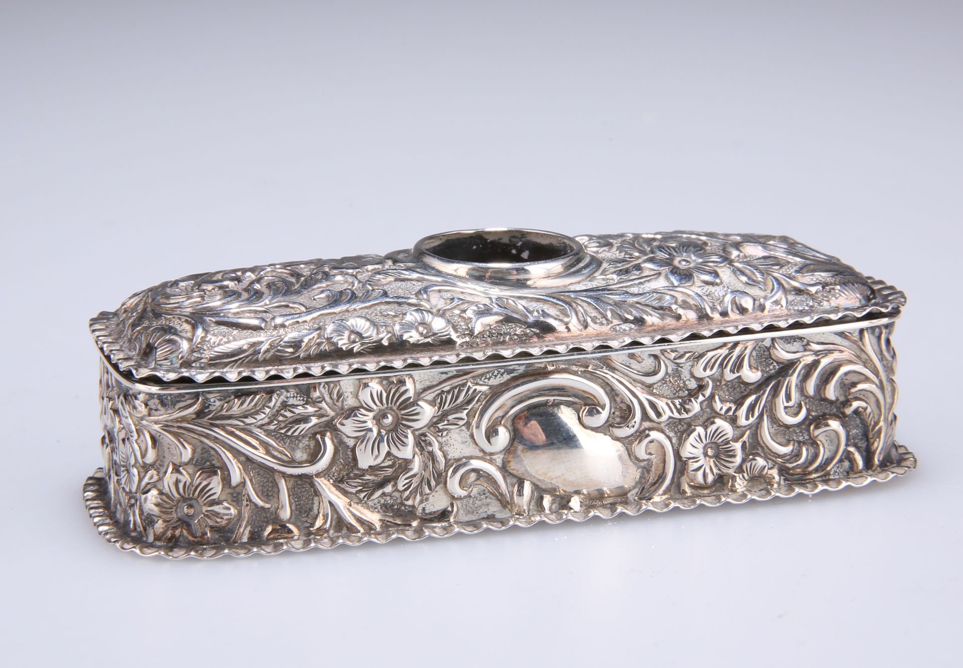 A VICTORIAN LIDDED SILVER TRINKET BOX