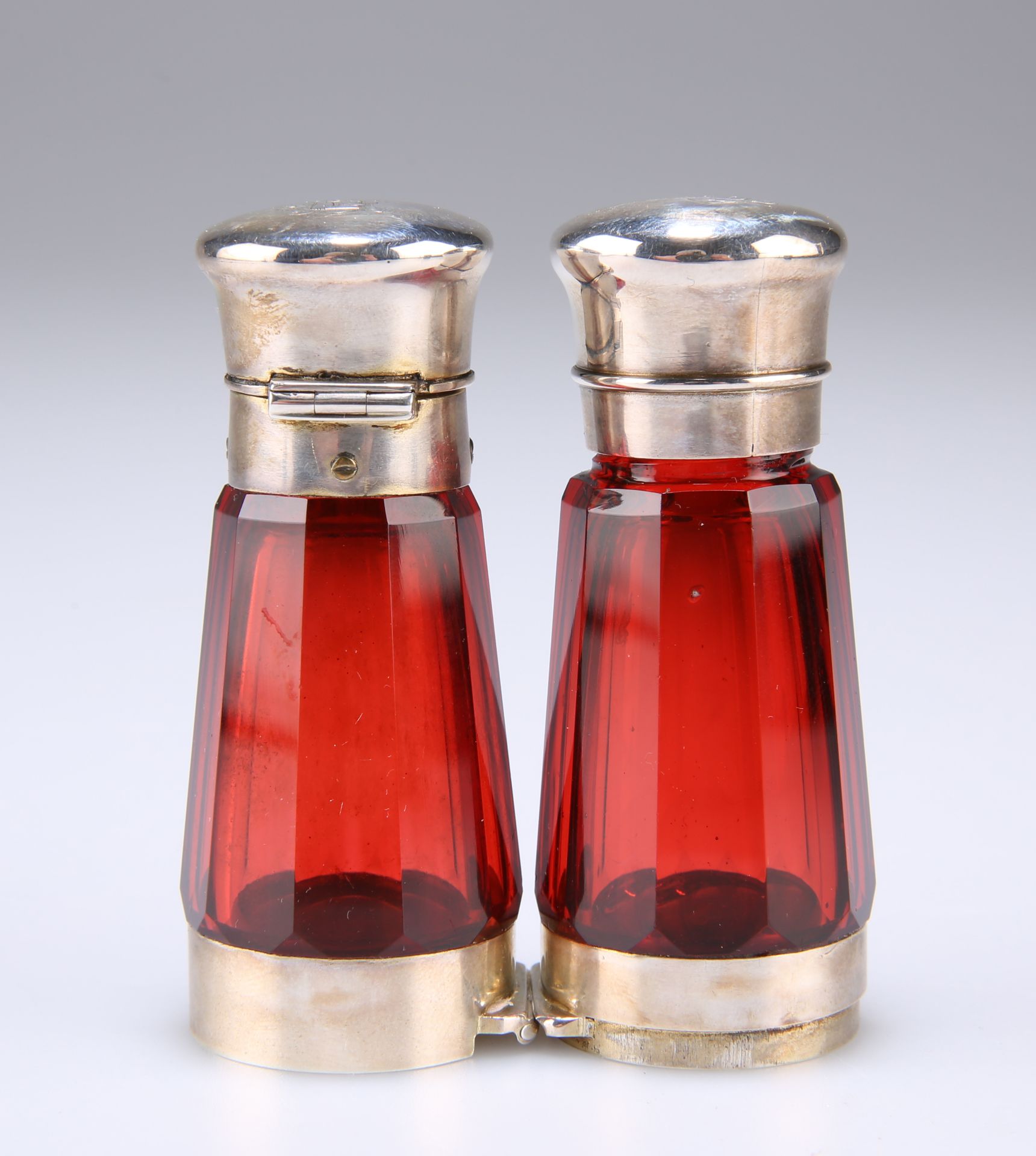 A VICTORIAN CRANBERRY GLASS FOLDING DOUBLE-ENDED SCENT BOTTLE - Image 2 of 3