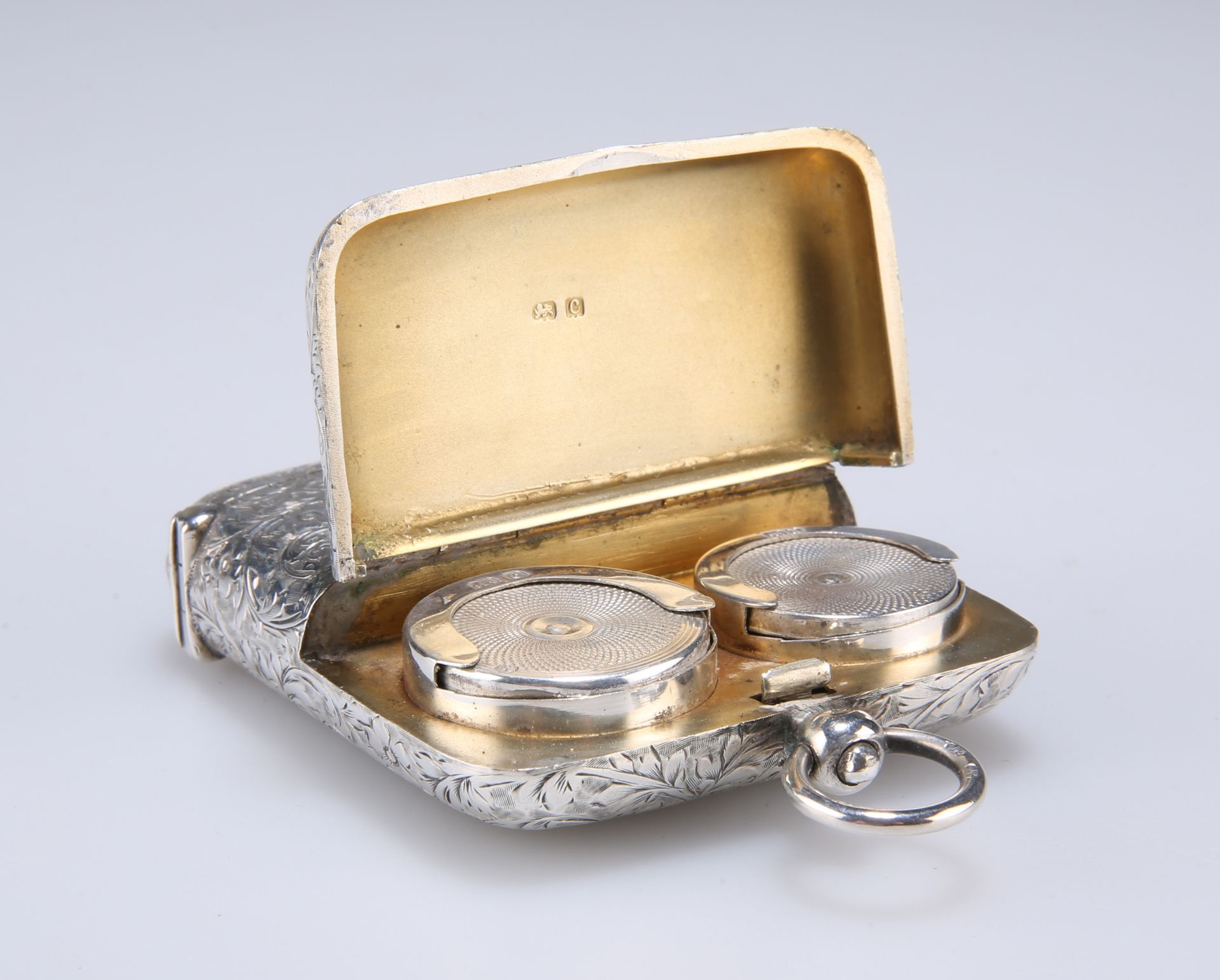 AN EDWARDIAN SILVER VESTA AND DOUBLE SOVEREIGN CASE COMBINATION - Image 3 of 4