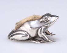 AN EDWARD VII SILVER FROG NOVELTY PIN CUSHION