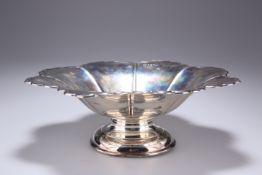 A GEORGE V SILVER FLUTED PEDESTAL DISH