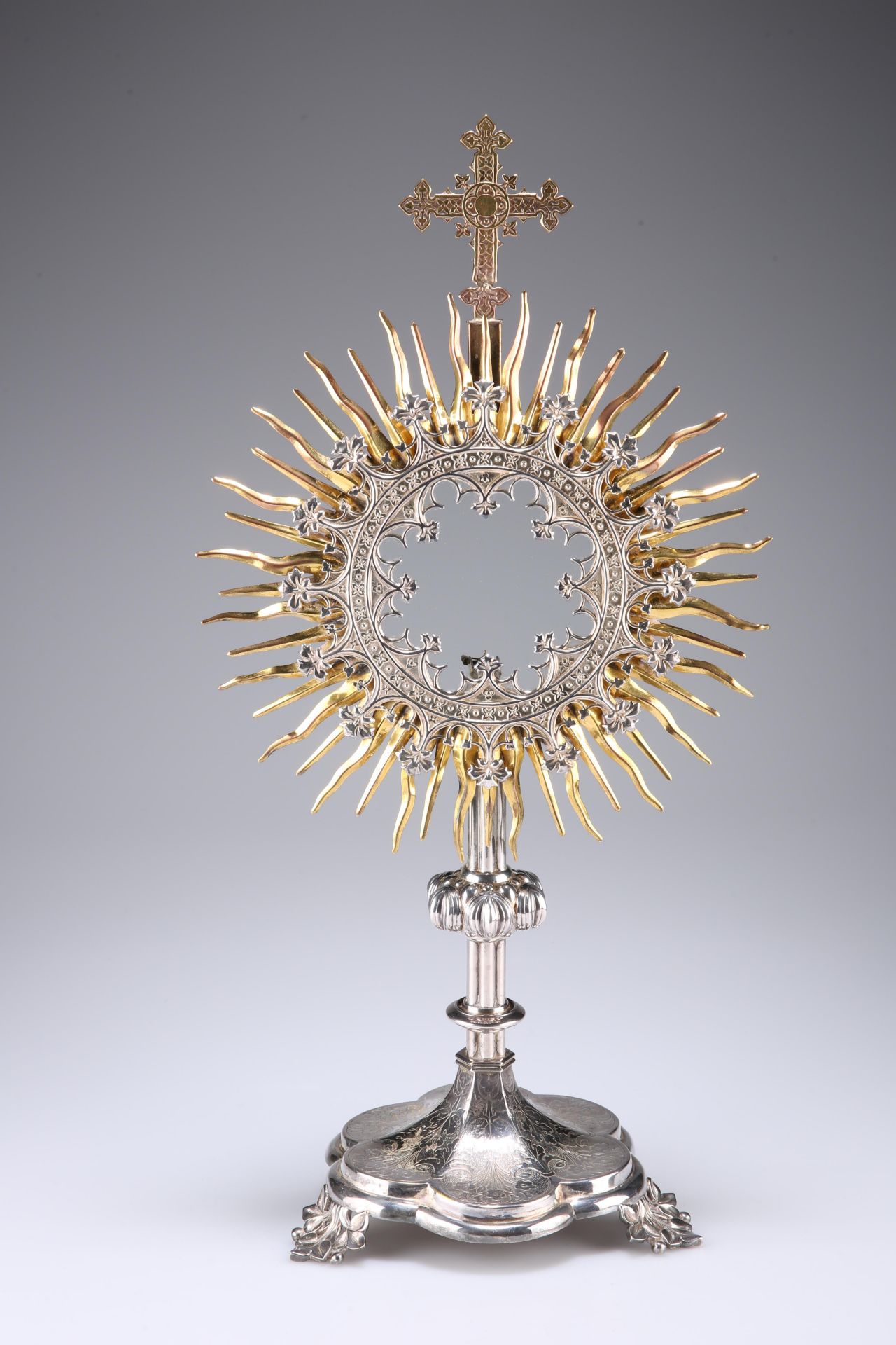 A CONTINENTAL GILT AND SILVERED METAL ECCLESIASTIC MONSTRANCE - Image 2 of 3