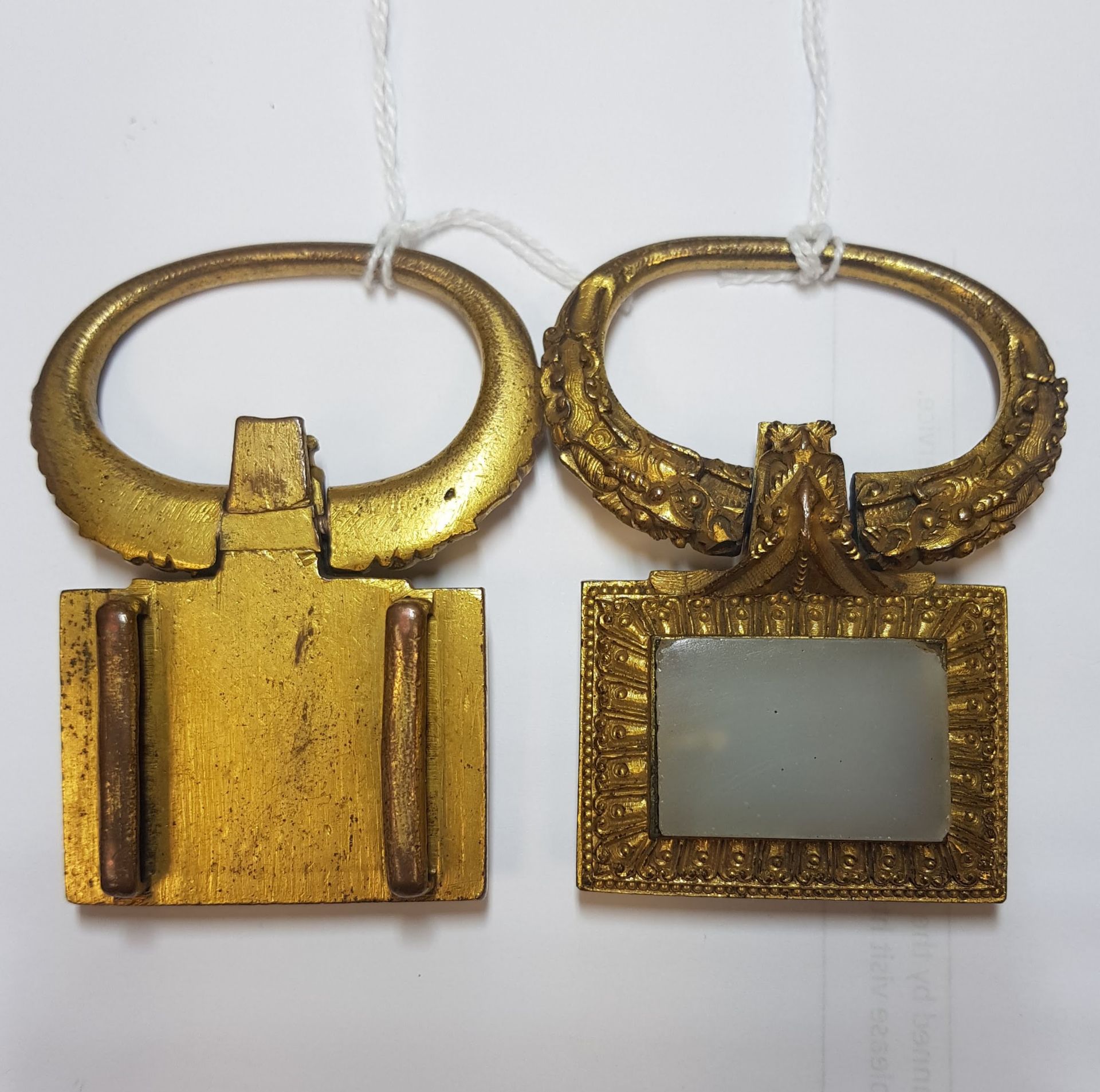 A PAIR OF 19TH CENTURY CHINESE GILT-METAL BUCKLES - Image 5 of 5