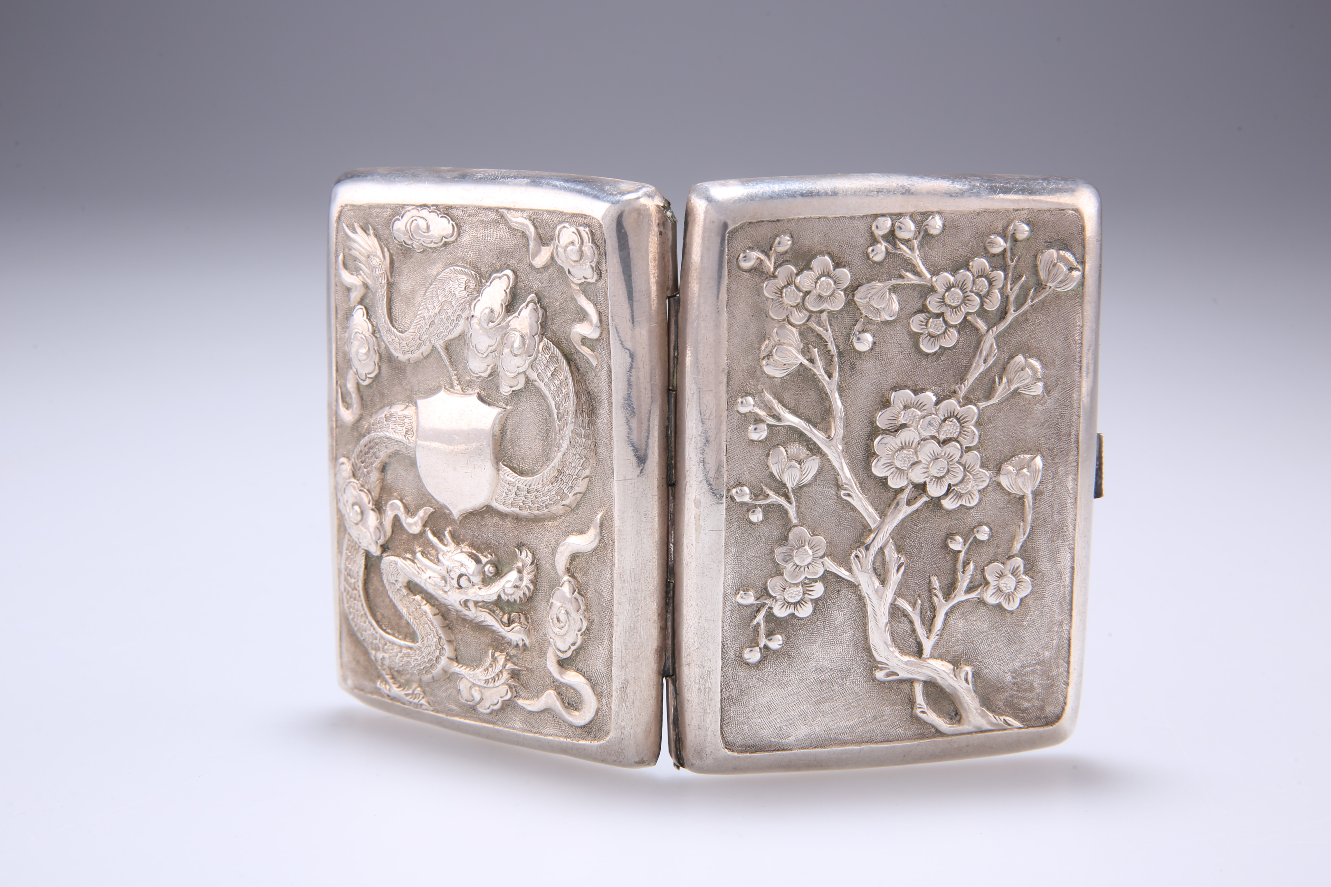 A CHINESE WHITE METAL CIGARETTE CASE, LATE 19TH CENTURY