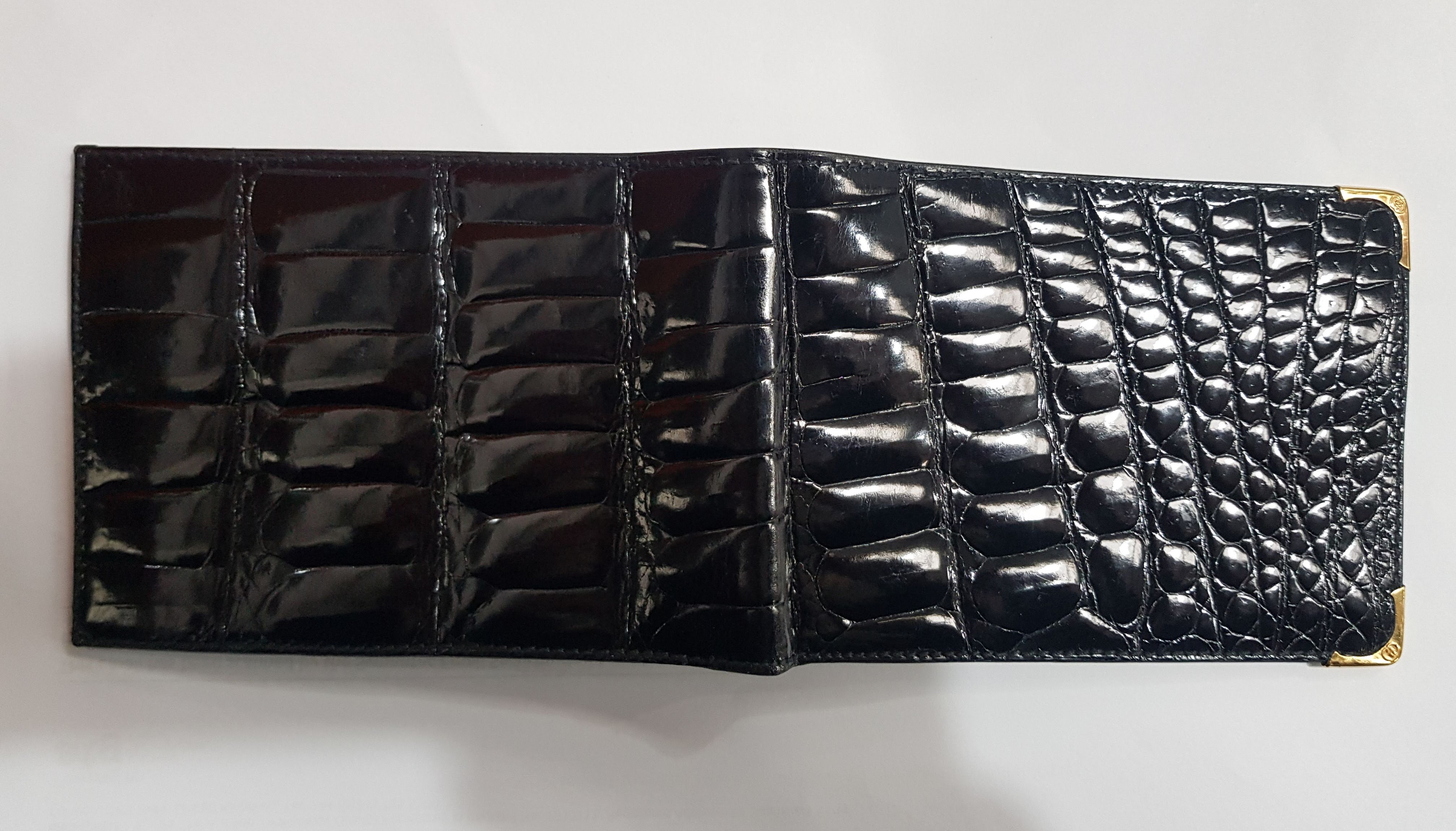 A GUCCI BLACK CROCODILE LEATHER WALLET - Image 3 of 4