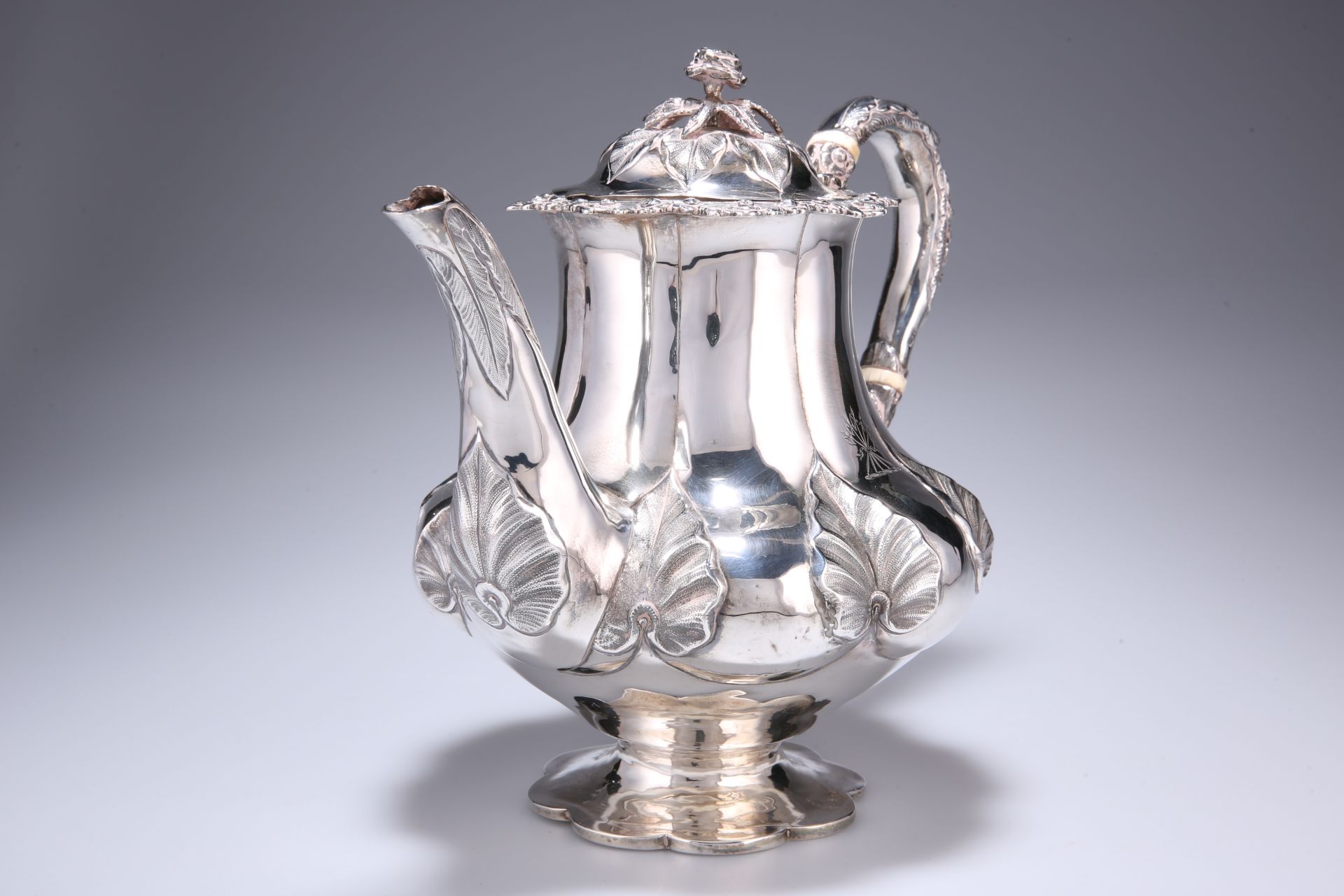 A WILLIAM IV SILVER COFFEE POT - Image 2 of 3