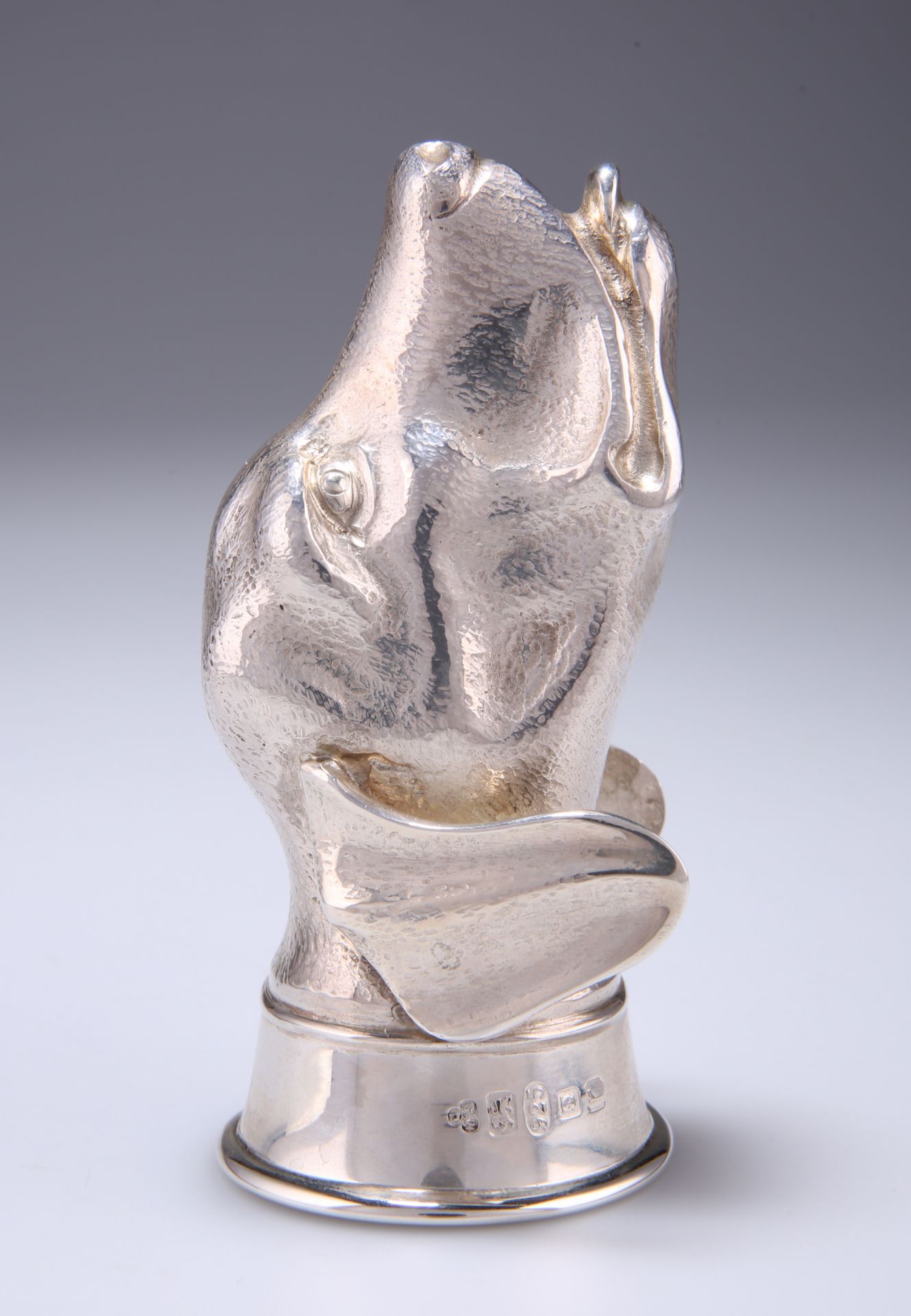 AN ELIZABETH II SILVER STIRRUP CUP