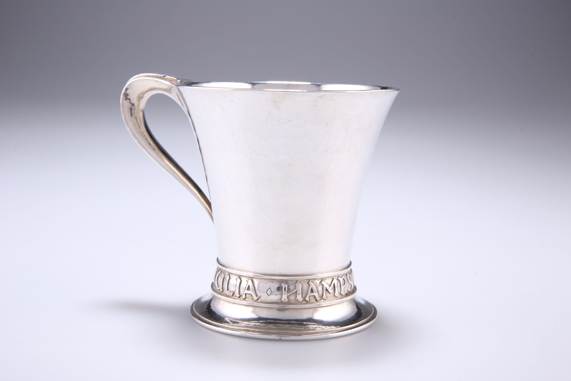 AN ARTS AND CRAFTS SILVER MUG - Image 2 of 3