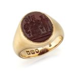 AN 18CT GOLD CARNELIAN INTAGLIO SIGNET RING