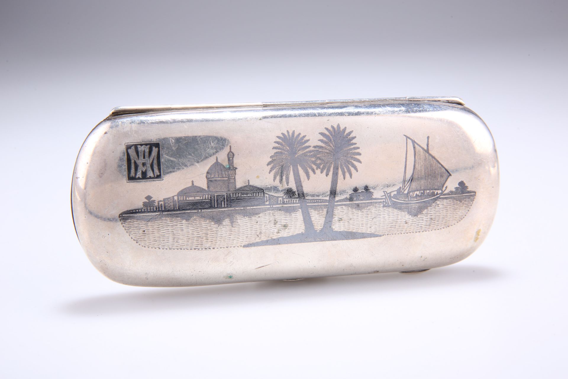 A PERSIAN SILVER SPECTACLE CASE, EARLY 20TH CENTURY