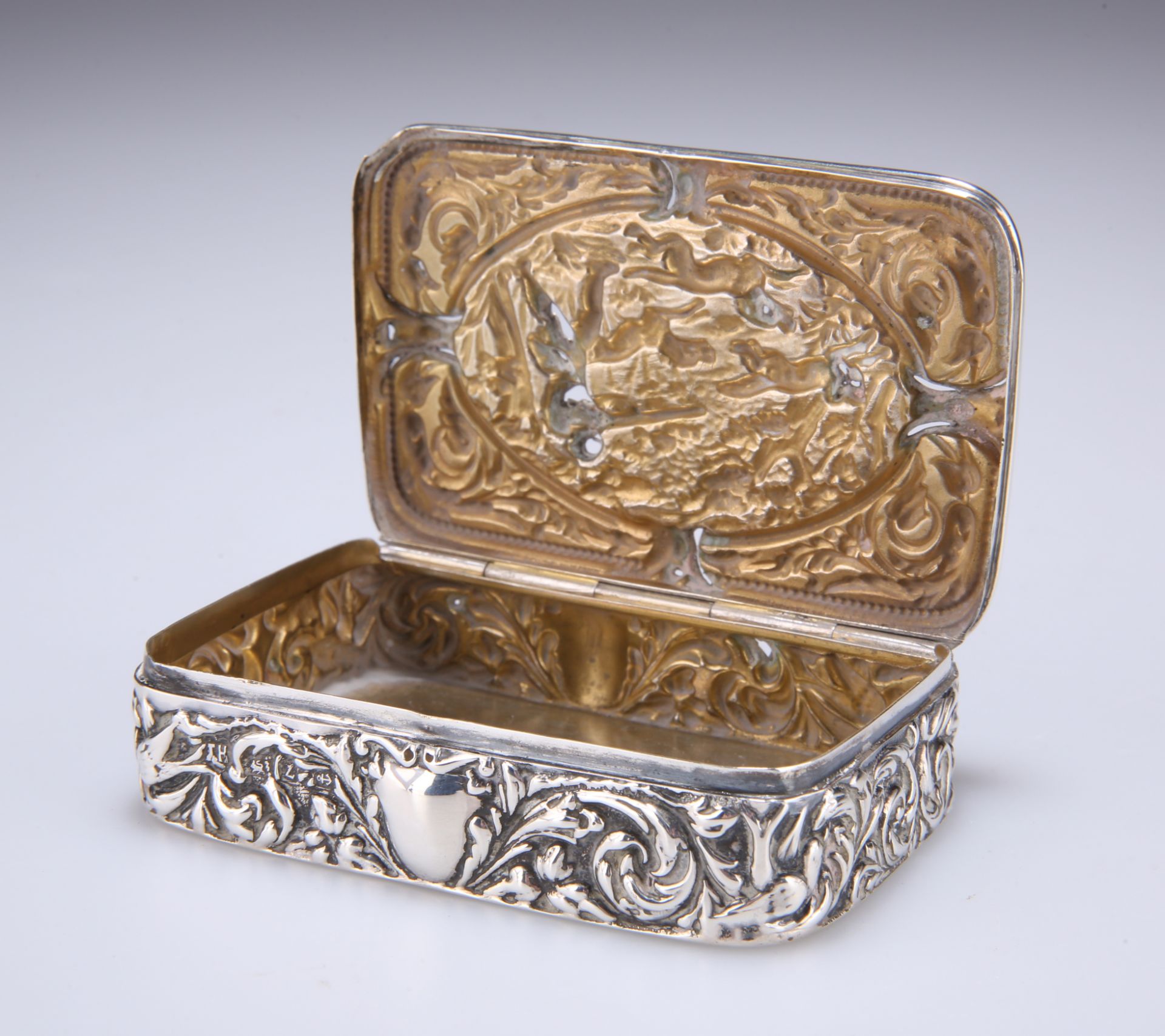 A VICTORIAN SILVER BOX - Image 4 of 4