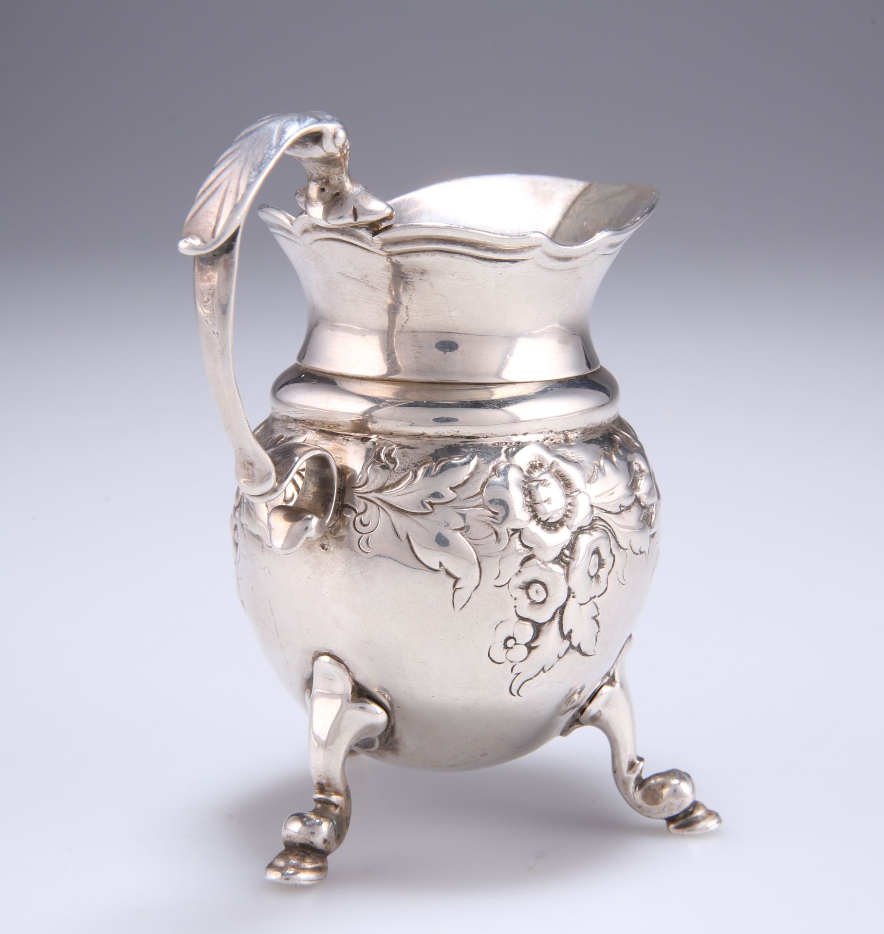 AN 18TH CENTURY SILVER CREAM JUG - Image 2 of 2