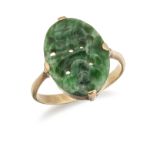 A 9CT NEPHRITE RING