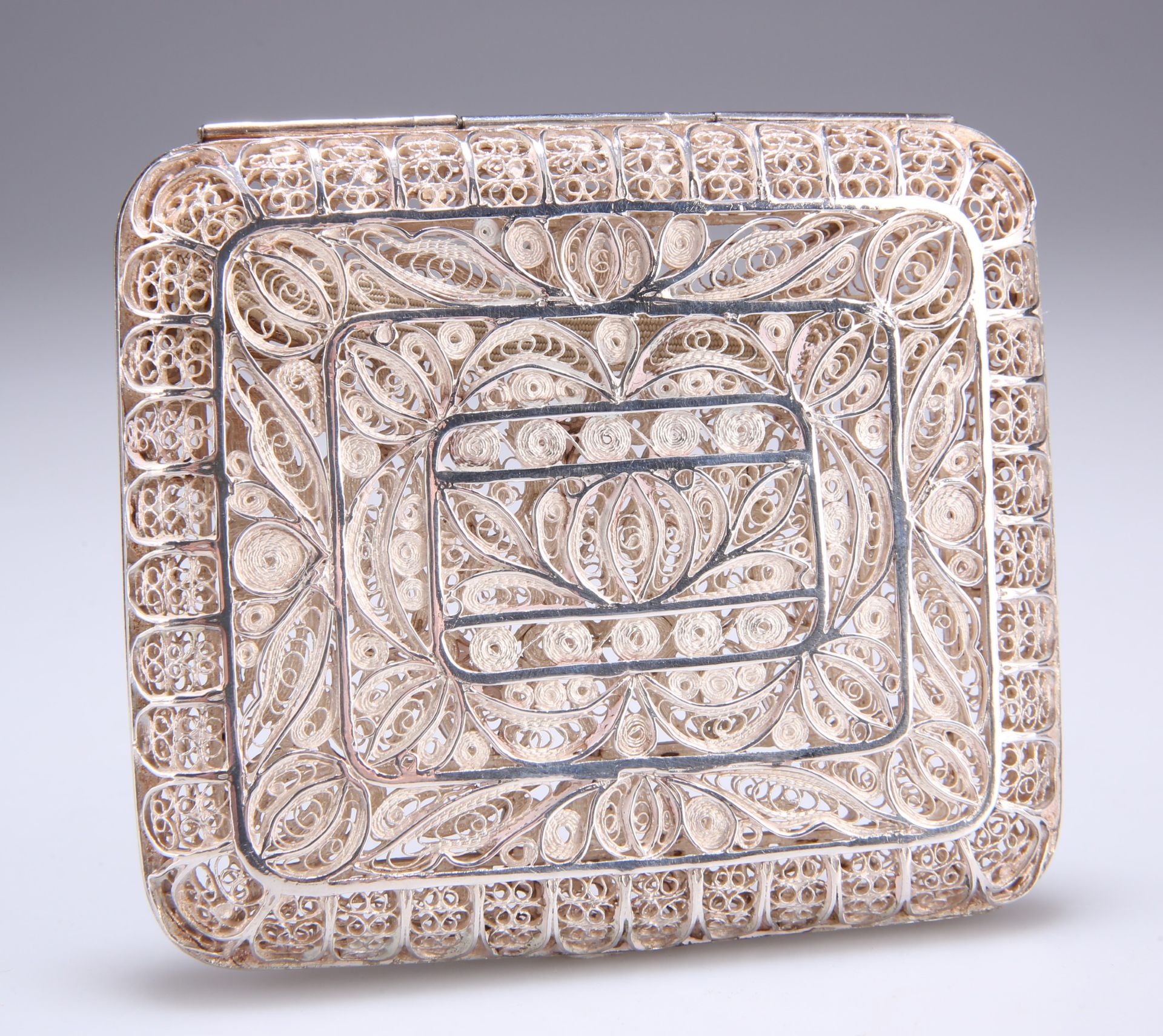 A VICTORIAN LIDDED SILVER TRINKET BOX - Image 2 of 5
