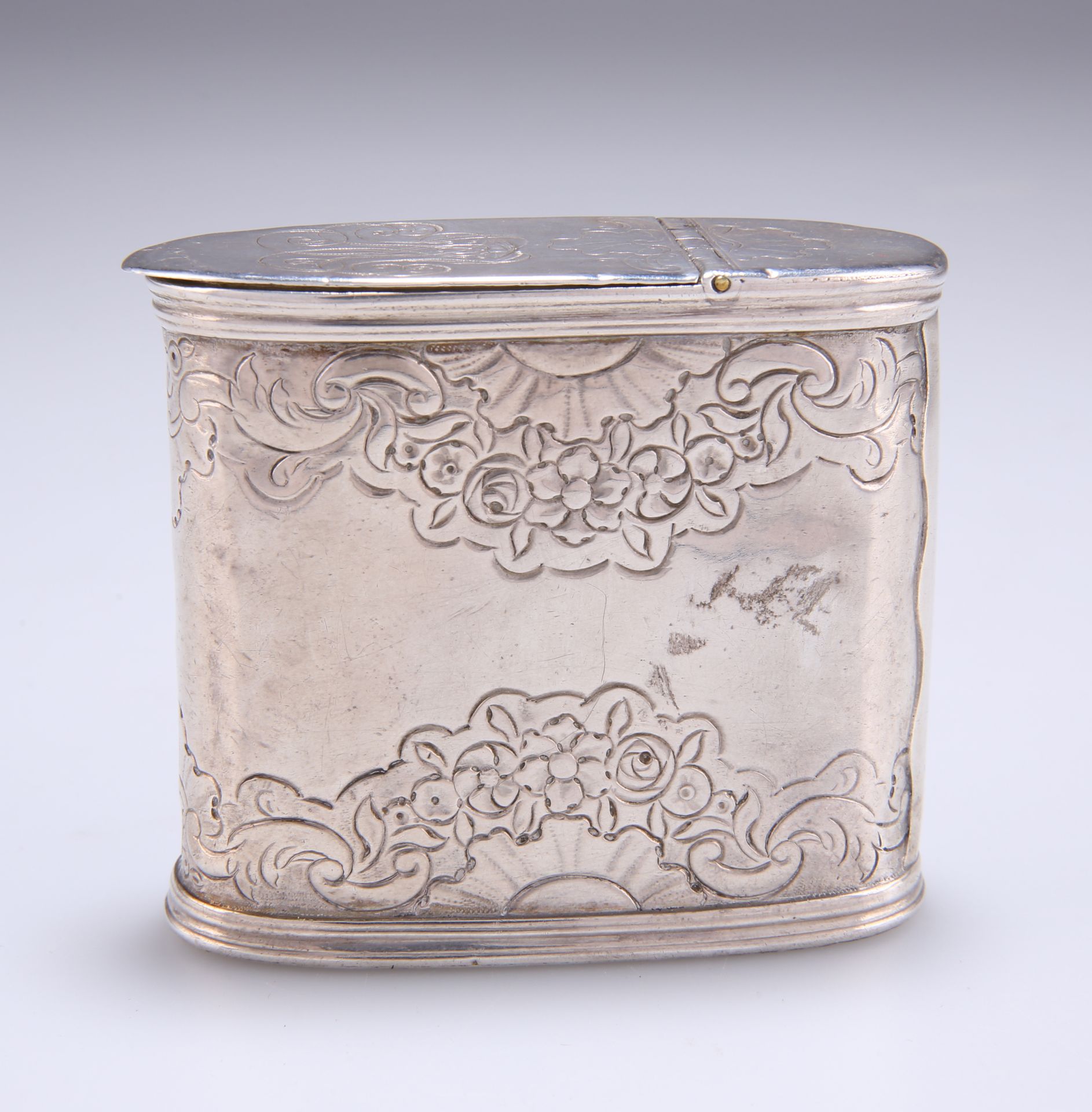 A SCOTTISH PROVINCIAL SILVER SNUFF, CIRCA 1750 - Image 2 of 5