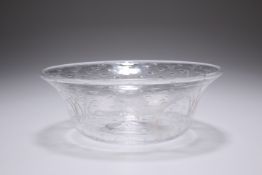 THOMAS WEBB & SONS AN EARLY 20TH CENTURY GLASS BOWL, circular, decorated with fish swimming amidst