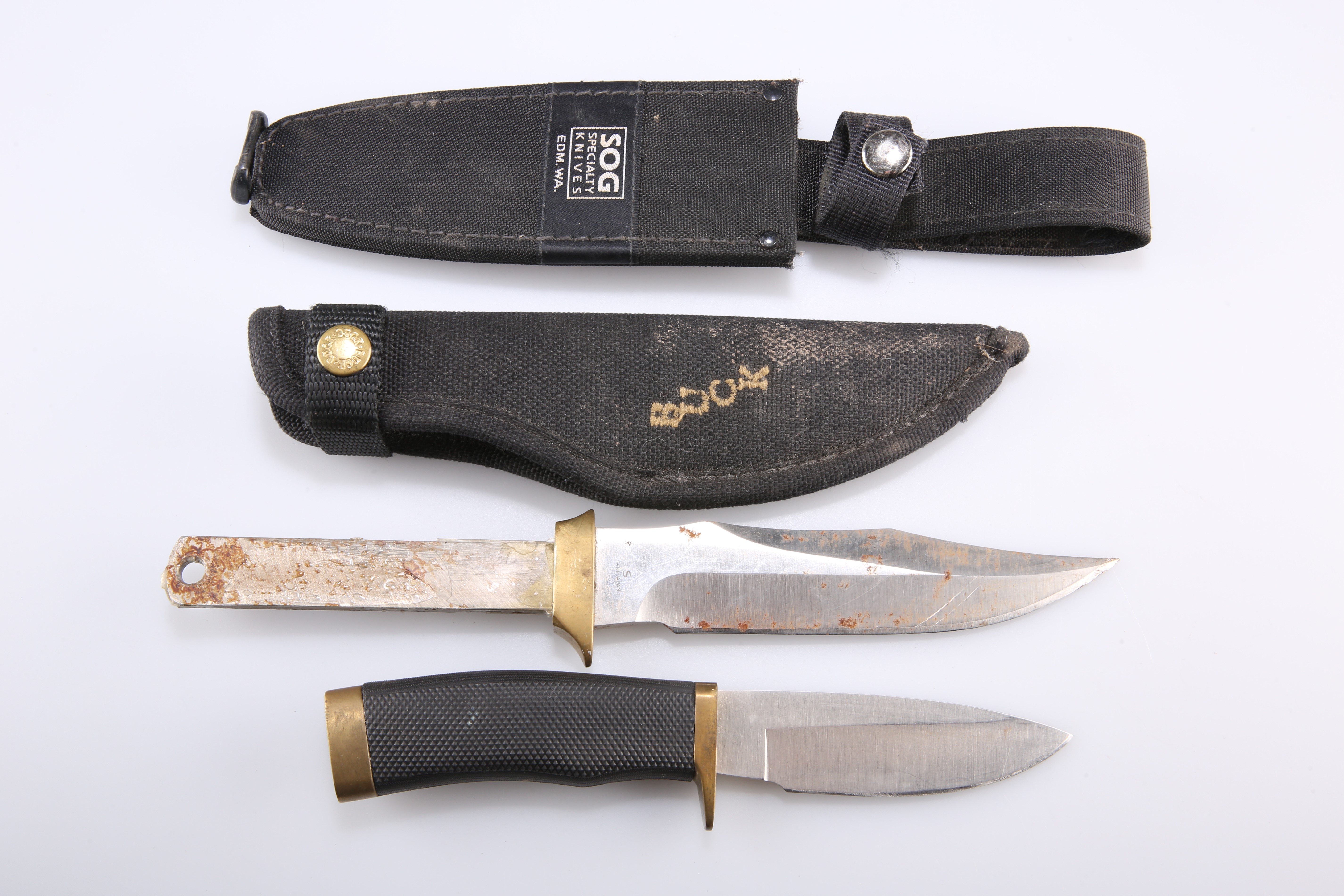 ~ AN AMERICAN BUCK HUNTING KNIFE, the 4-inch blade signed 'BUCK 692 U.S.A., with scabbard;