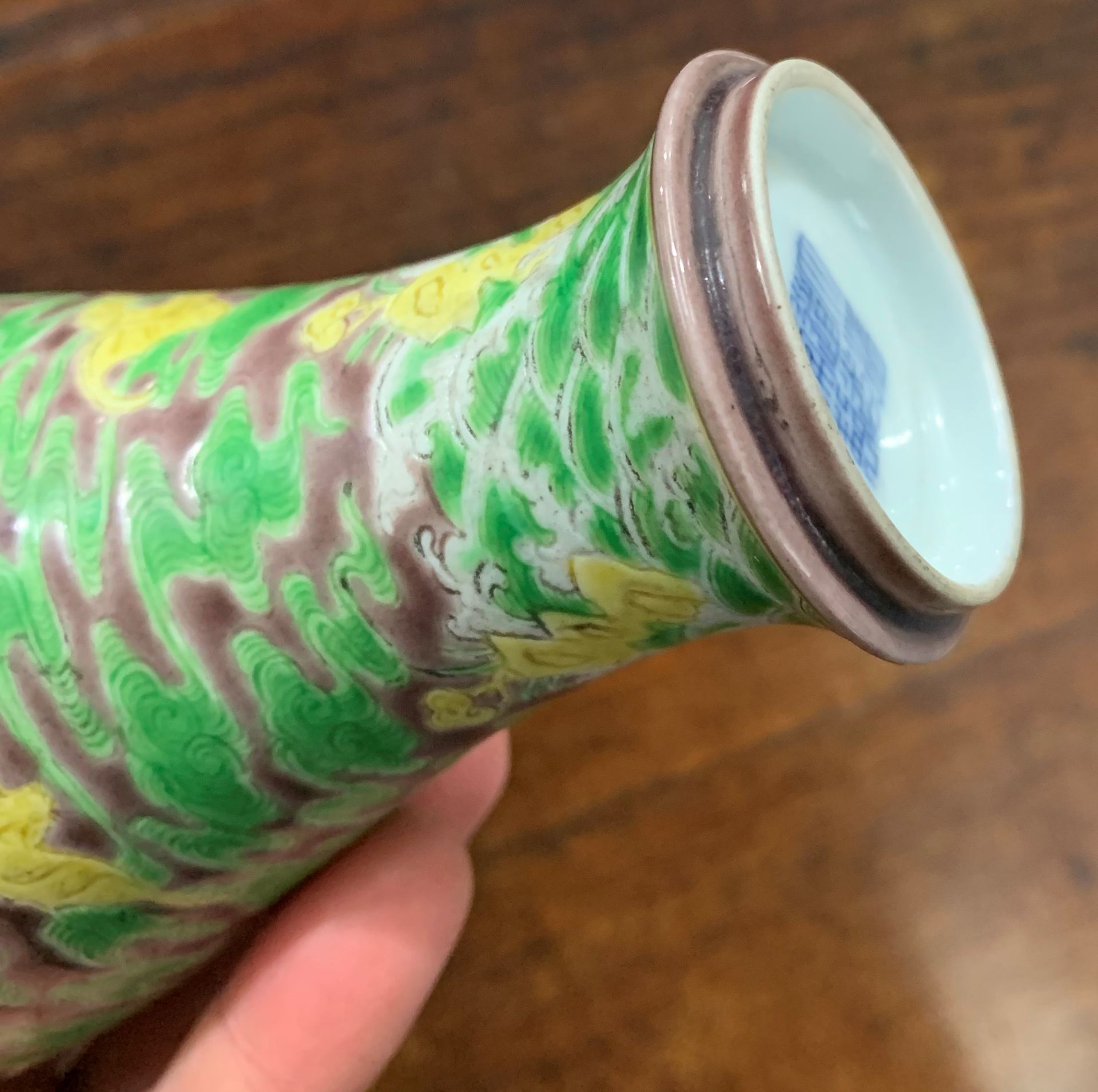 A CHINESE PORCELAIN VASE - Bild 4 aus 8