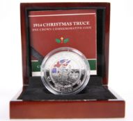 A 1914 CHRISTMAS TRUCE ONE CROWN COMMEMORATIVE COIN, boxed with COA