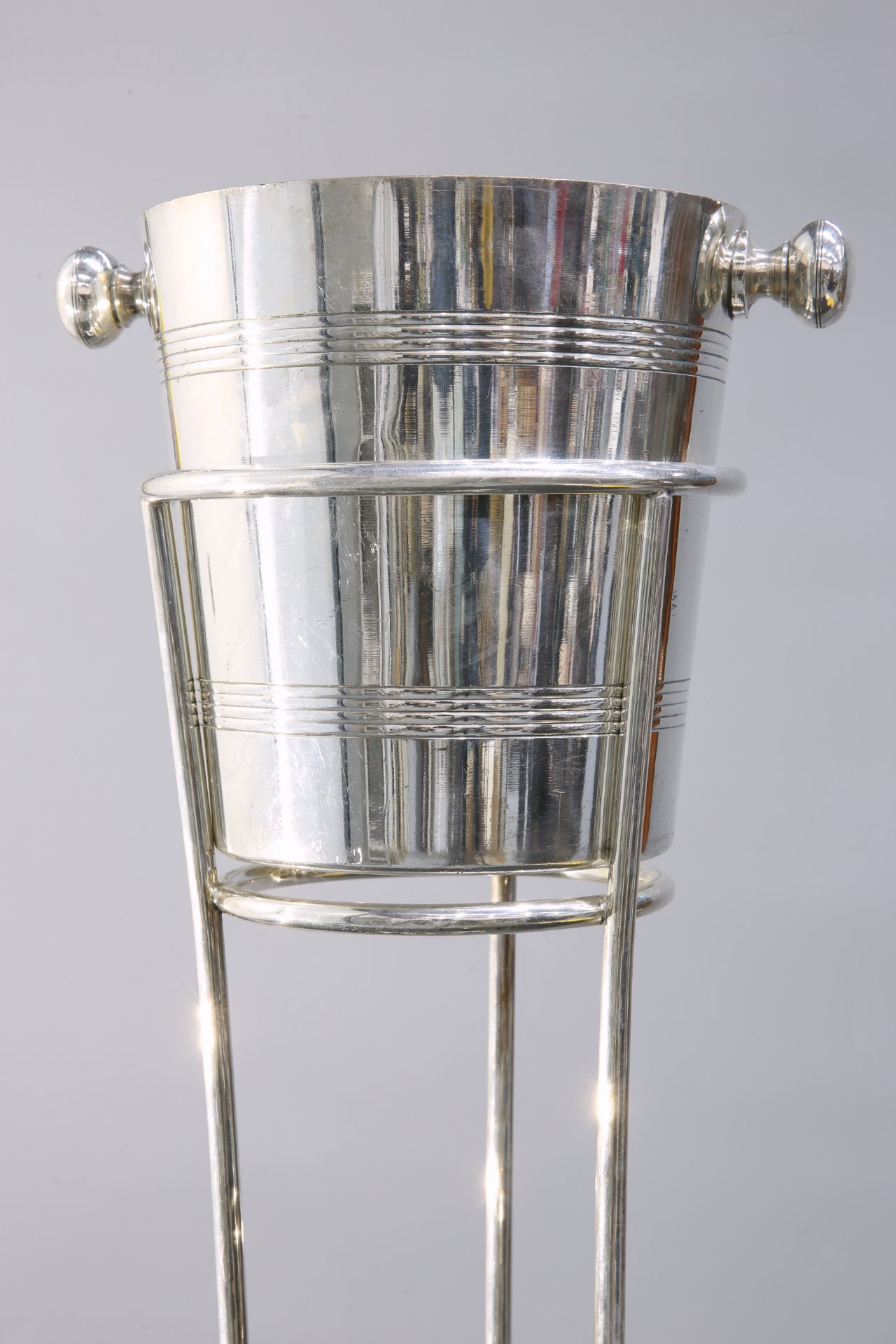AN ART DECO SILVER-PLATED ICE BUCKET ON STAND - Image 2 of 2