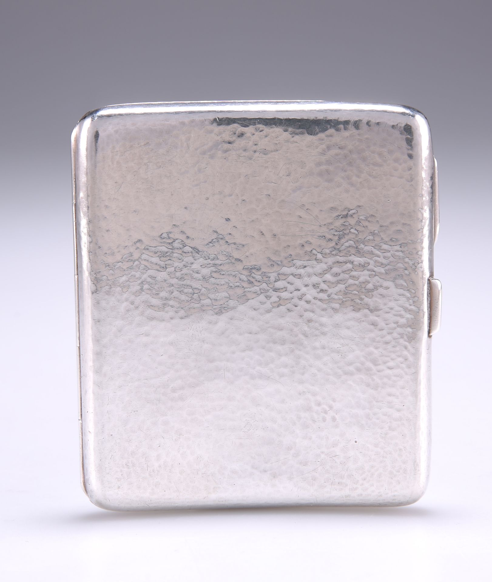 OMAR RAMSDEN & ALWYN CARR, AN ARTS AND CRAFTS SILVER CIGARETTE CASE - Image 2 of 4