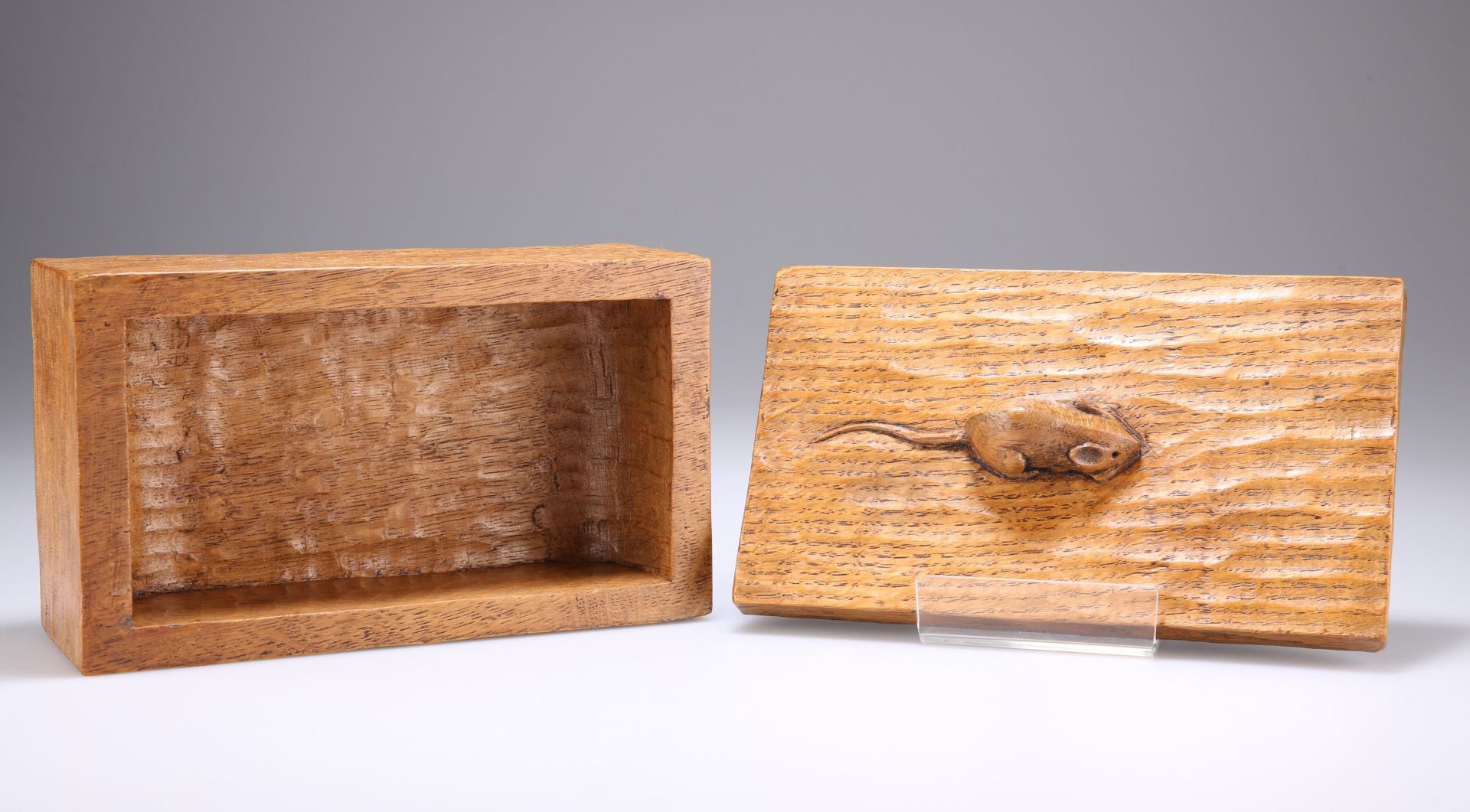 ROBERT THOMPSON OF KILBURN, A MOUSEMAN OAK TRINKET BOX - Image 3 of 4