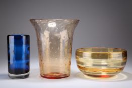 THREE PIECES OF WHITEFRIARS, COMPRISING; A CONTROLLED BUBBLE PEACH GLASS VASE