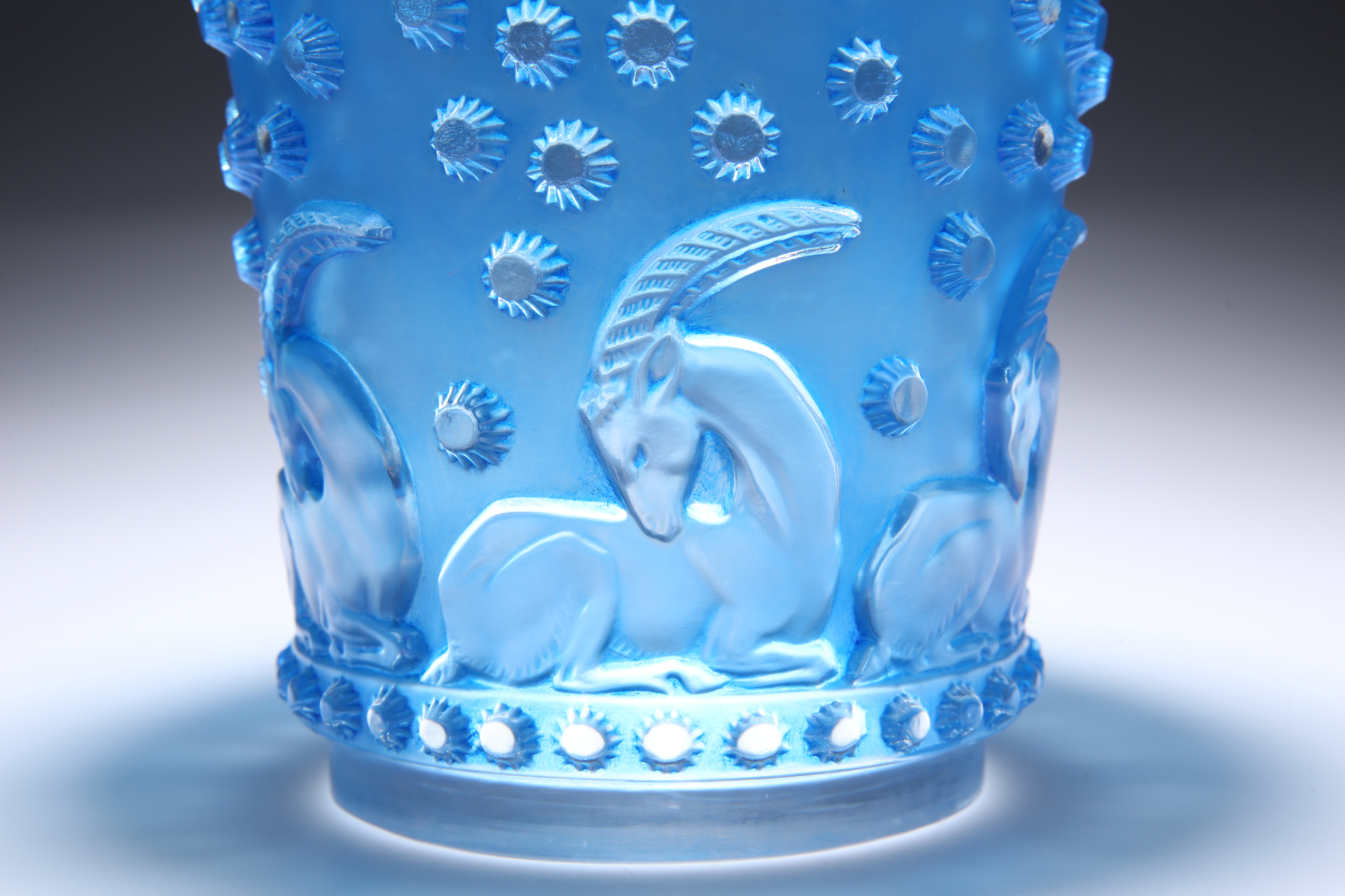 RENÉ LALIQUE (FRENCH, 1860-1945) AN 'AJACCIO' VASE, DESIGNED IN 1938 - Image 3 of 4