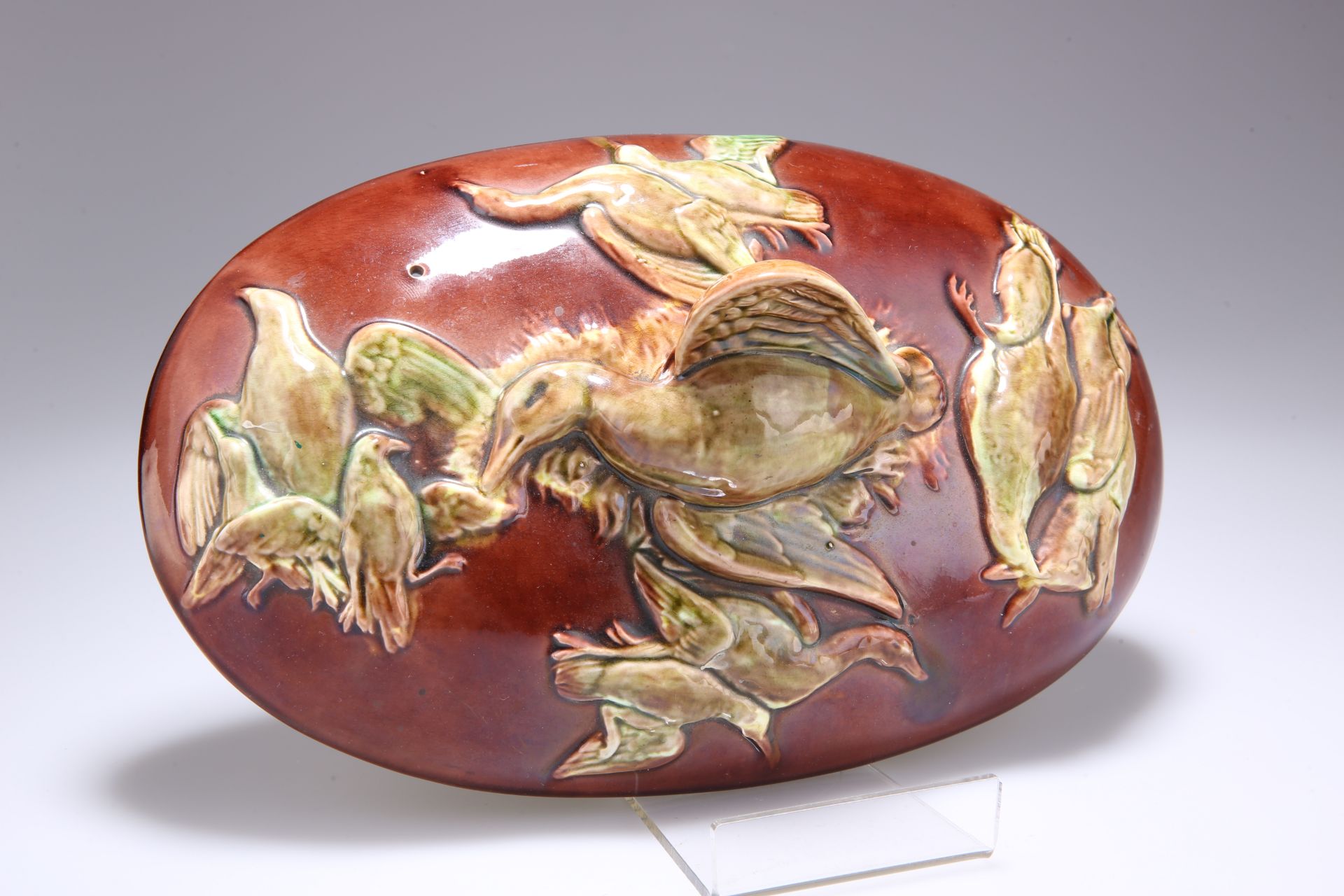 A MAJOLICA GAME PIE DISH, PROBABLY WEDGWOOD, CIRCA 1880 - Image 4 of 5