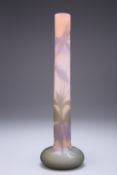 EMILE GALLE (FRENCH, 1846-1904) A CAMEO GLASS STICK NECK VASE, CIRCA 1900