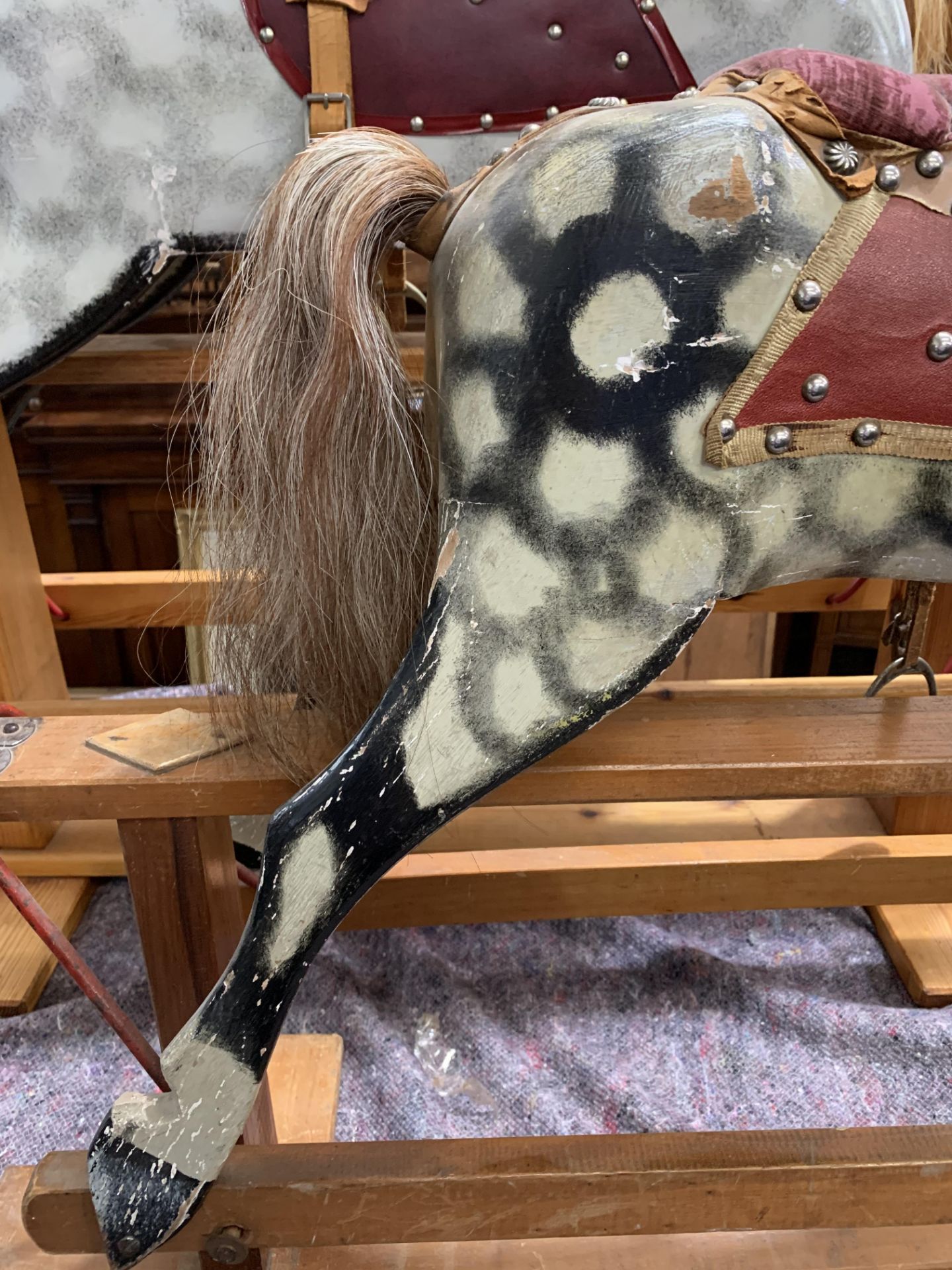 A SMALL PAINTED AND CARVED ROCKING HORSE - Bild 4 aus 9