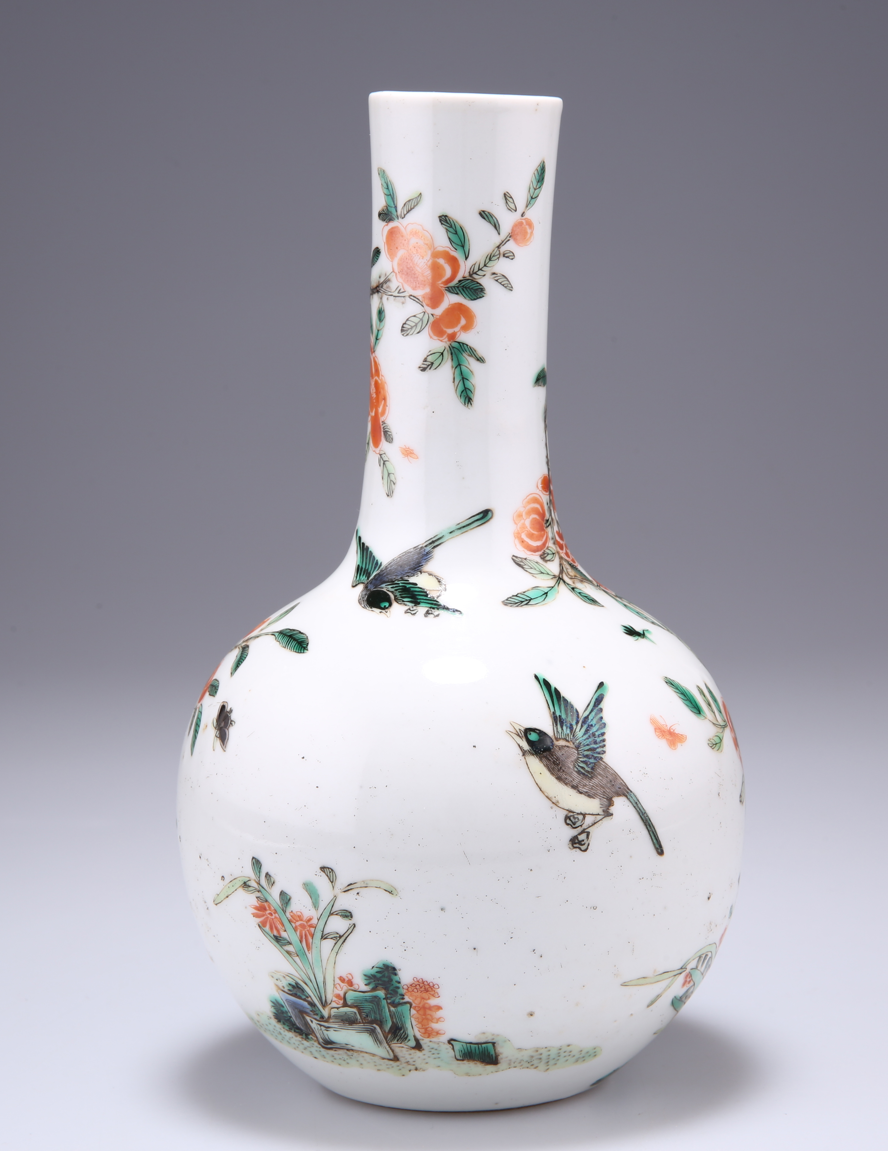 A CHINESE FAMILLE VERTE VASE - Image 2 of 3