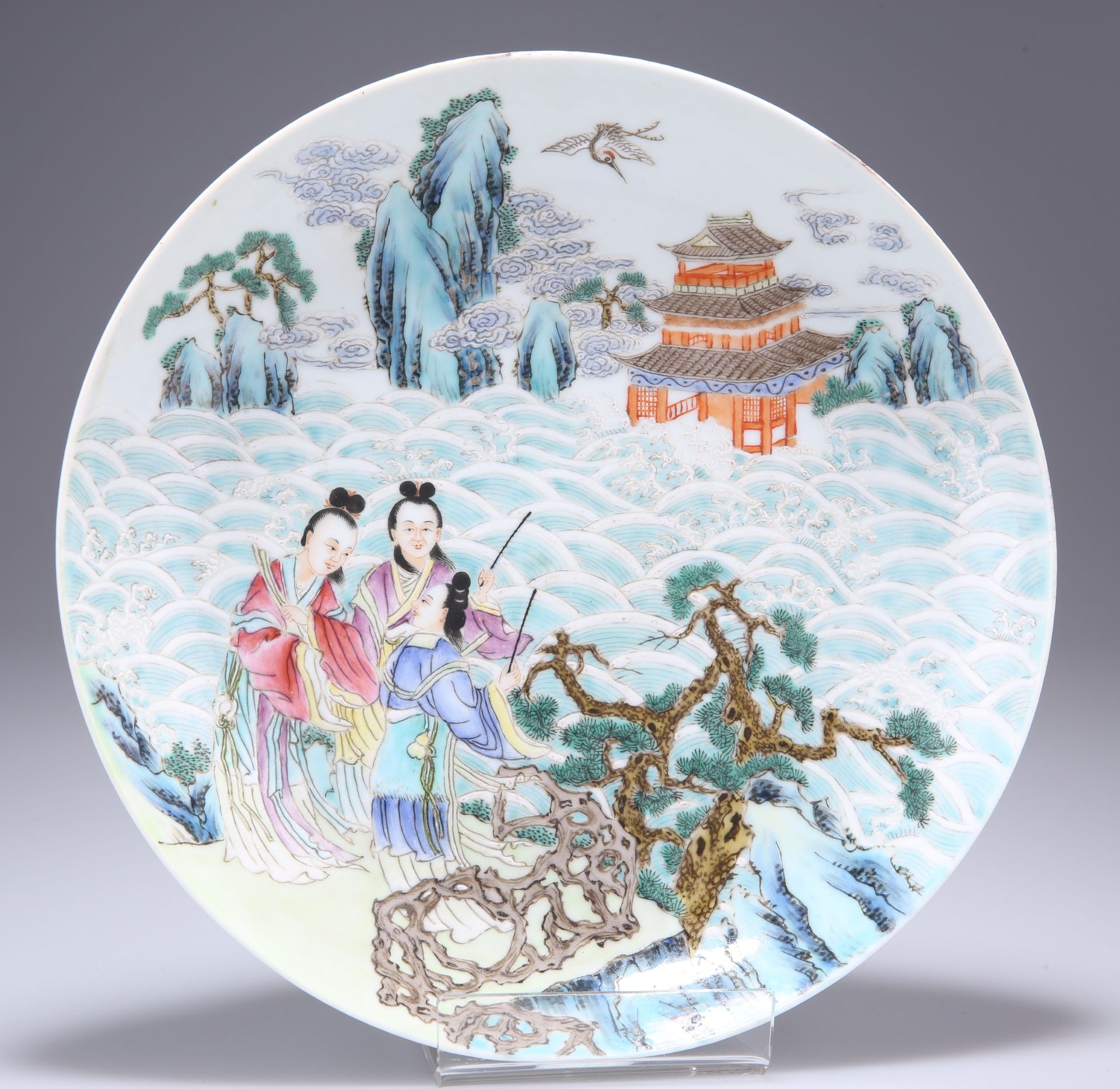 A CHINESE FAMILLE ROSE PORCELAIN PLATE