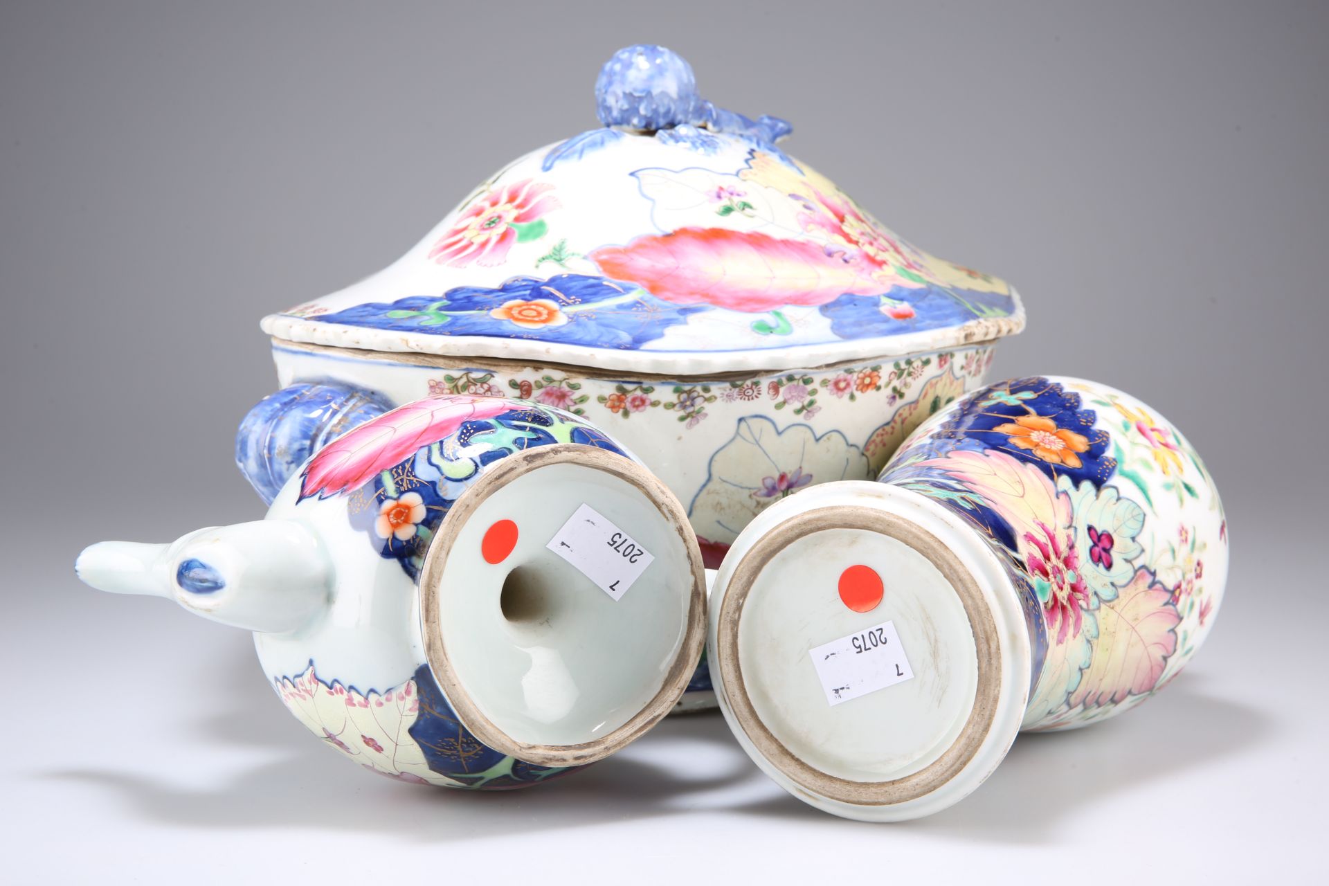 THREE PIECES OF CHINESE TOBACCO LEAF PATTERN PORCELAIN - Image 2 of 2