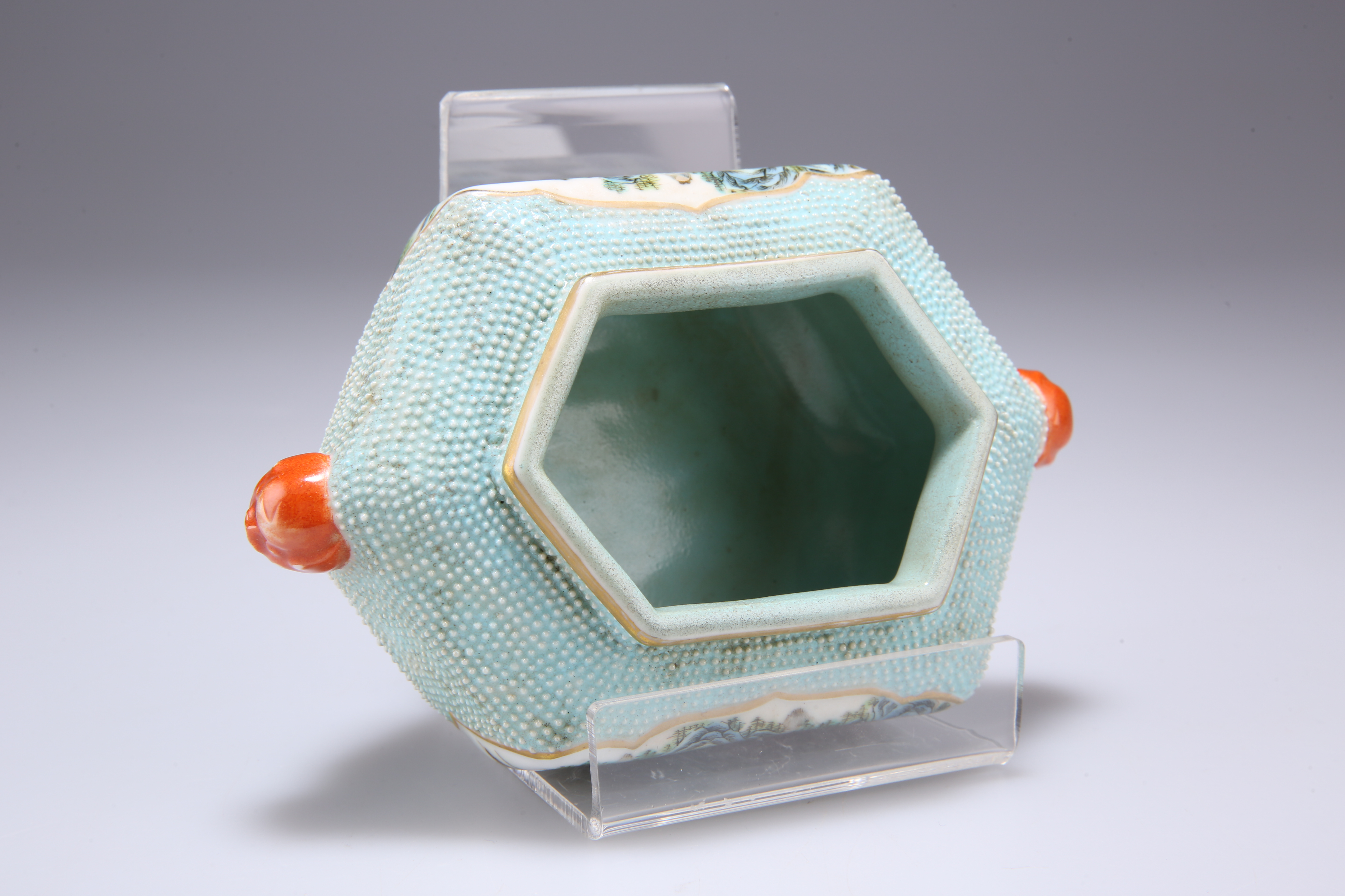 A CHINESE TURQUOISE GROUND PORCELAIN BRUSH WASHER - Image 3 of 8